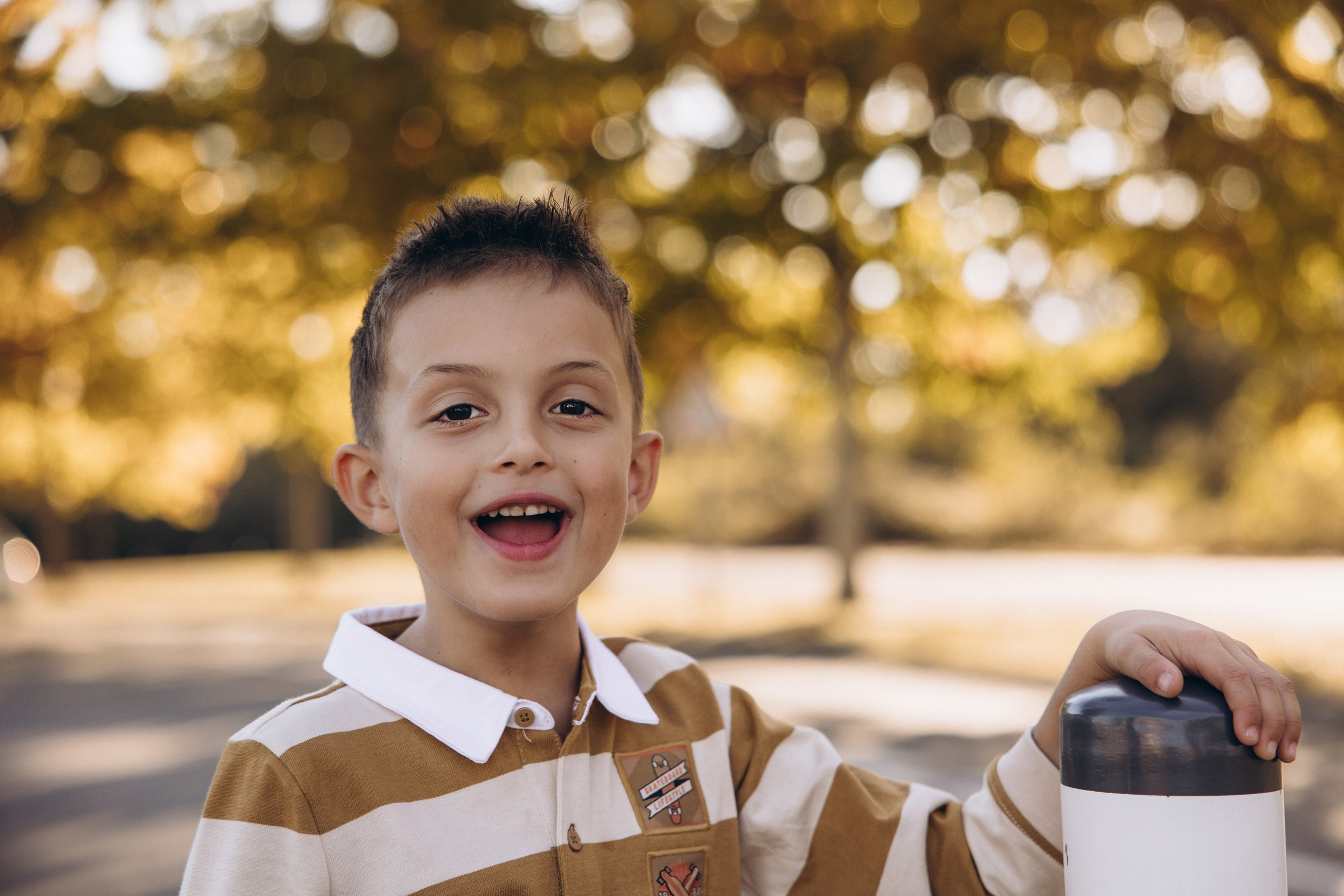 Autumn mother-son family photoshoot in Toulouse. Eugenie Smirnova — wedding, corporate and lifestyle photographer in Toulouse and Southwest France