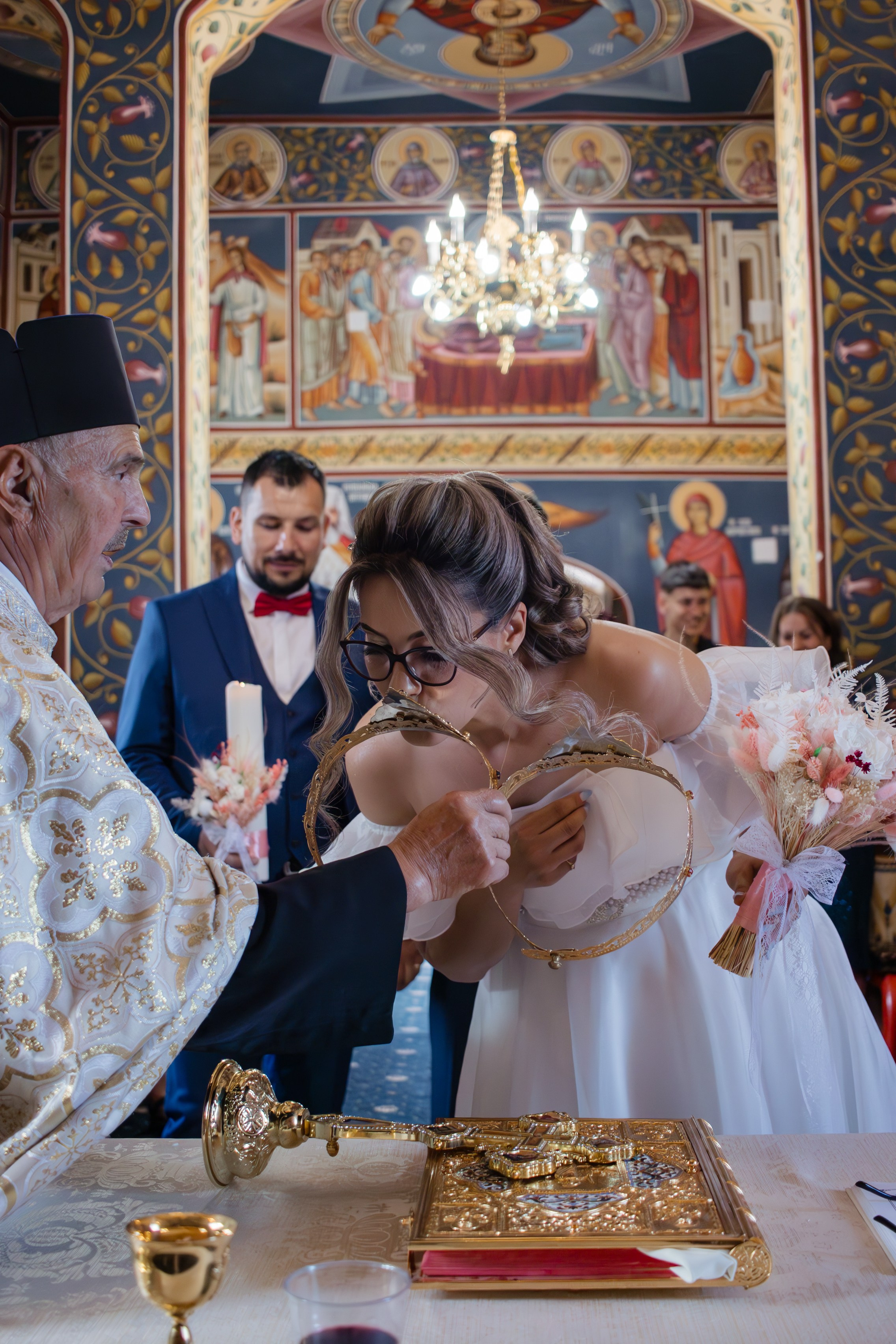 Oana & Vasile. Fotograf si videograf — evenimente si studio