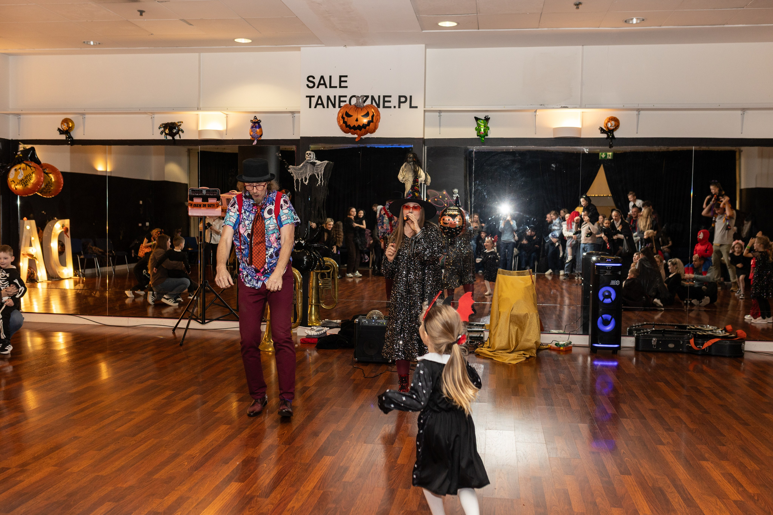 Leo dance studio Helloween 2025. Семейный и детский фотограф в Варшаве Мила Бобровская