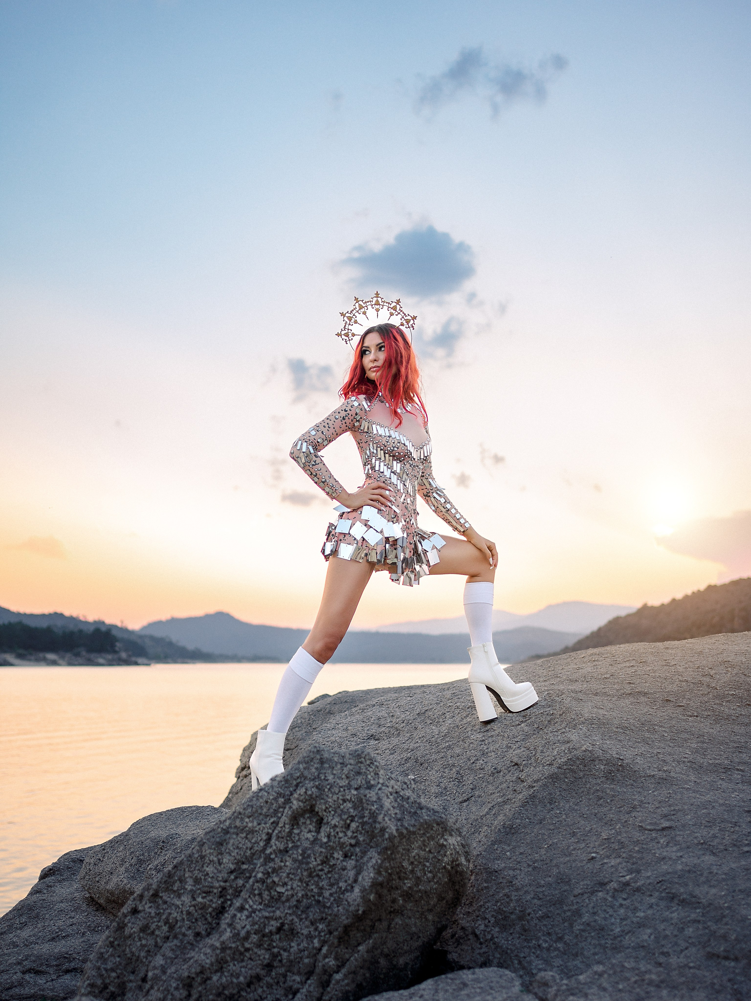 Retrato femenino con luz dorada en Madrid