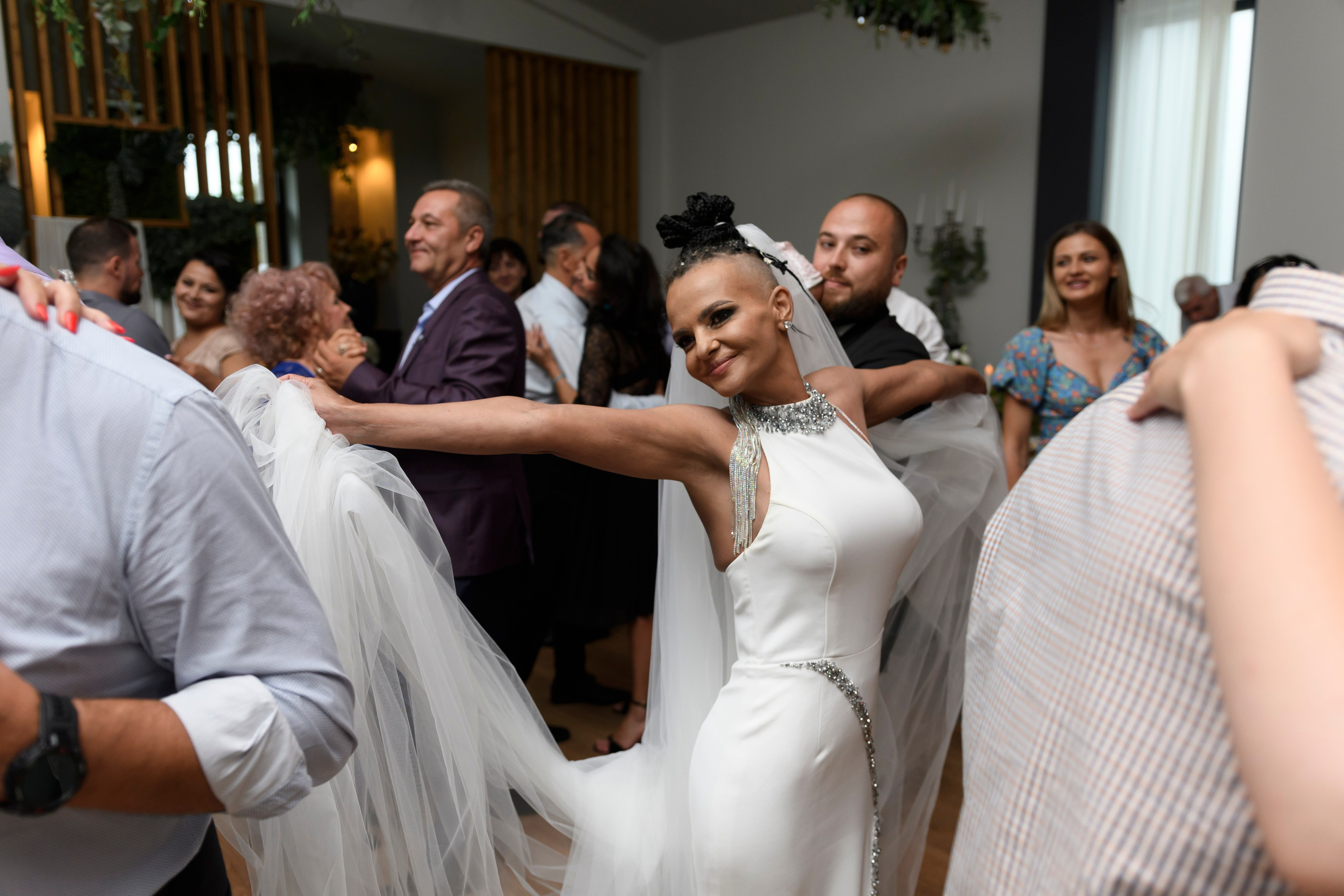 Fotografii Nunta + Botez Ciresul Salbatic. MDimaFotoStudio. Fotograf de nuntă, evenimente private și de familie