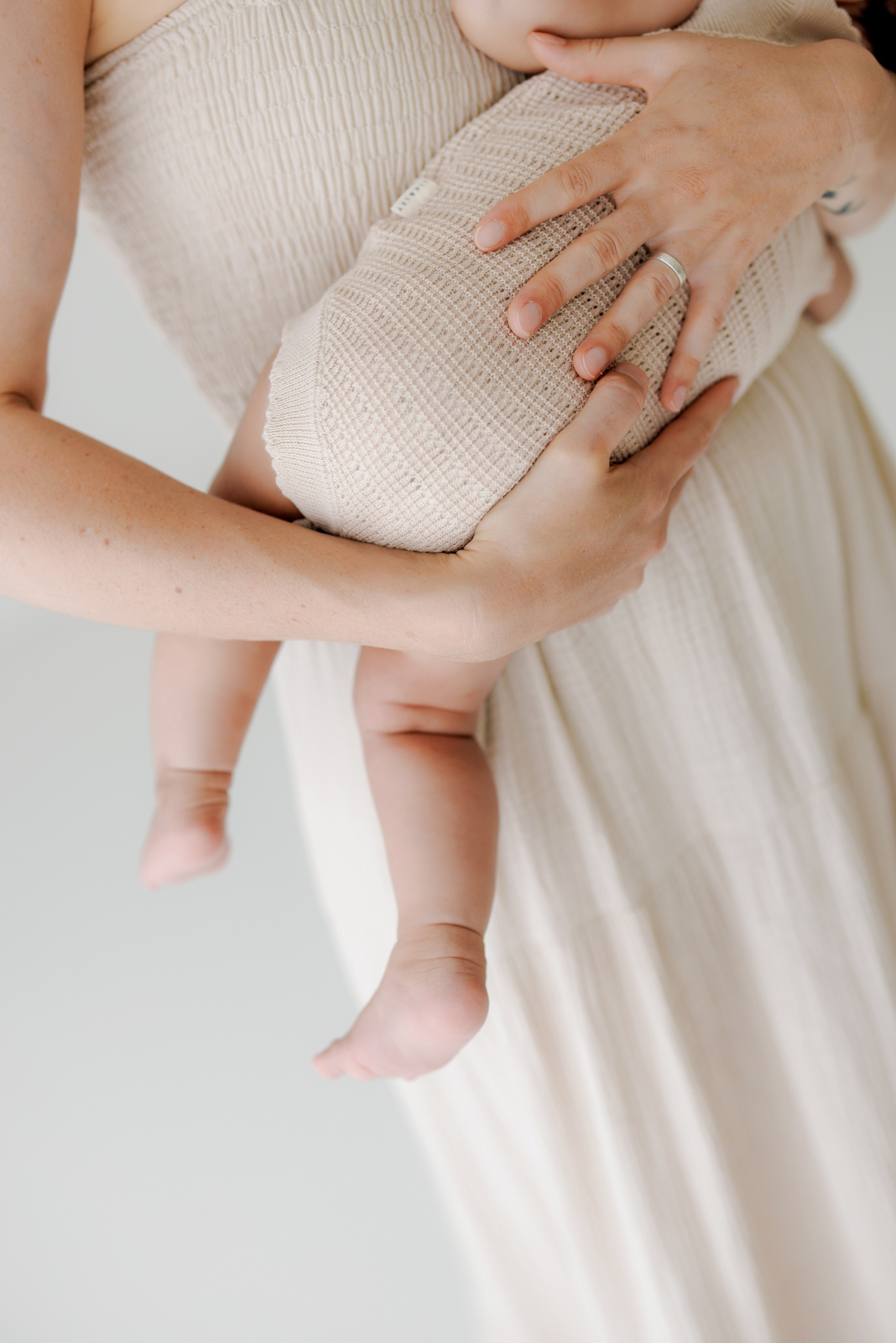 Newborn-Fotografie in Zürich — Natürlich. Minimalistisch. Ohne Zeitdruck. Wedding and Family Photographer Switzerland and Italy. Valeria Diaz