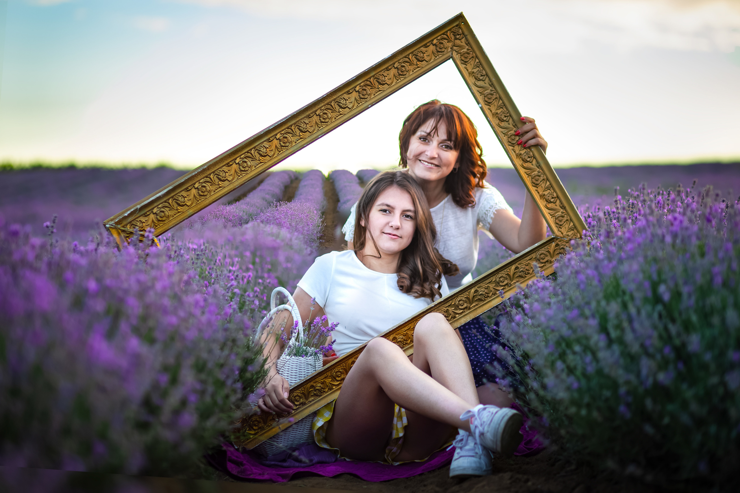 Фотосесия в лавандула,. Фотограф Бургас. Фотосесии в студио и на открито, портрети, заснемане