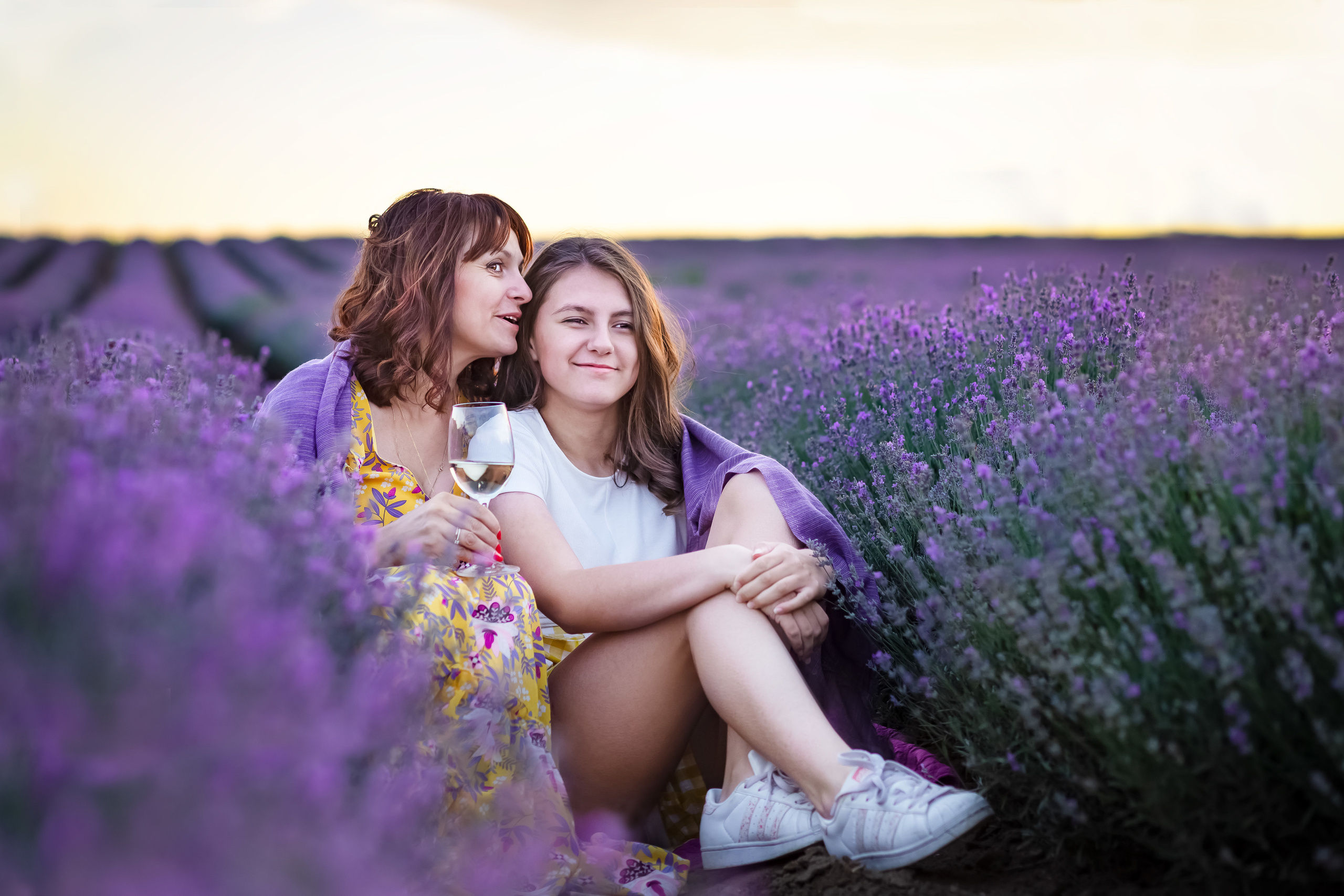 Фотосесия в лавандула,. Фотограф Бургас. Фотосесии в студио и на открито, портрети, заснемане