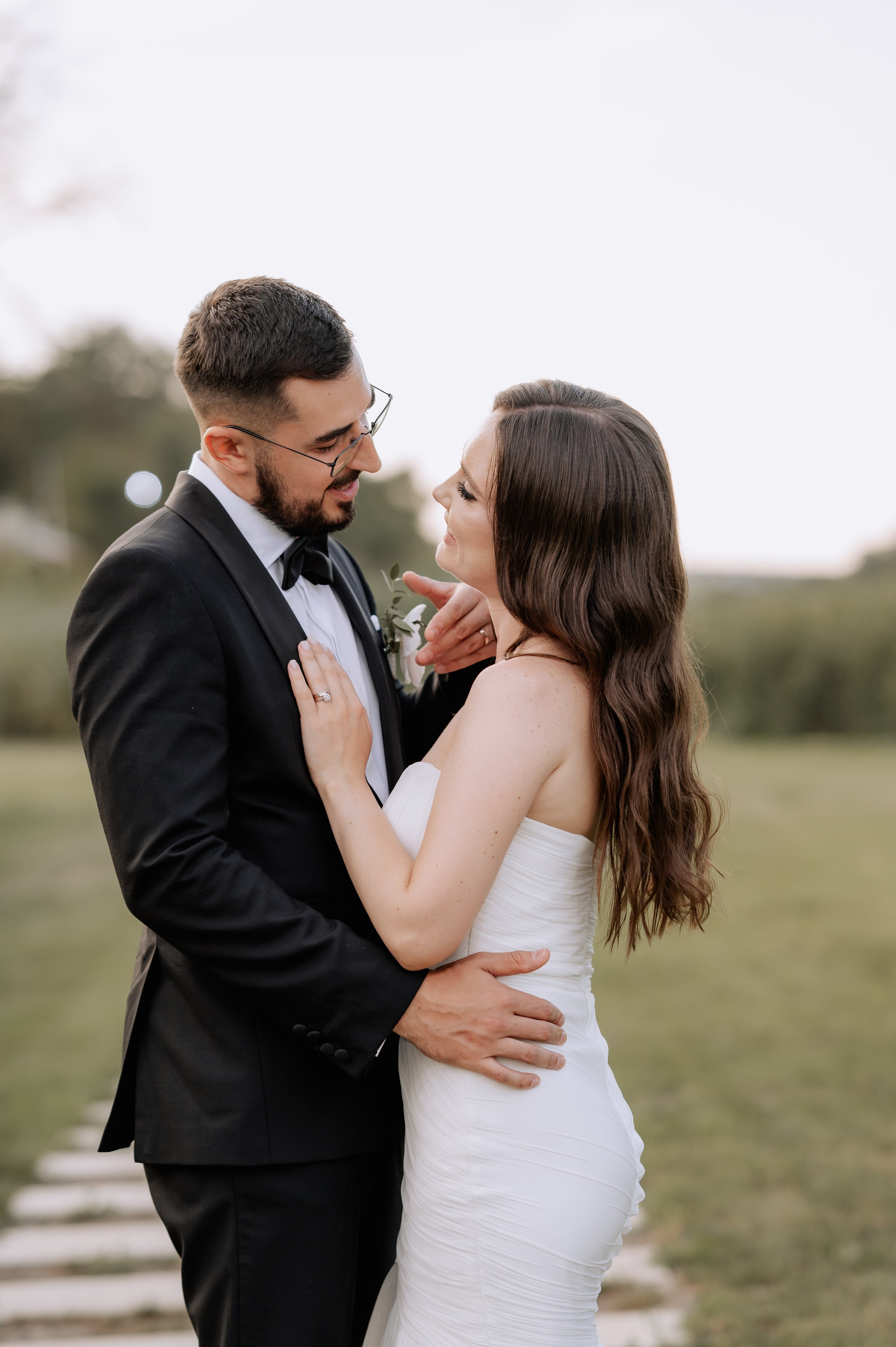 Cununie civila in aer liber , artificii de zi colorate , decor nunta , nunta la Hotel Traian. Proud Vision Weddings | Wedding Photography & Film — Servicii profesionale Foto Video Nunta Iasi