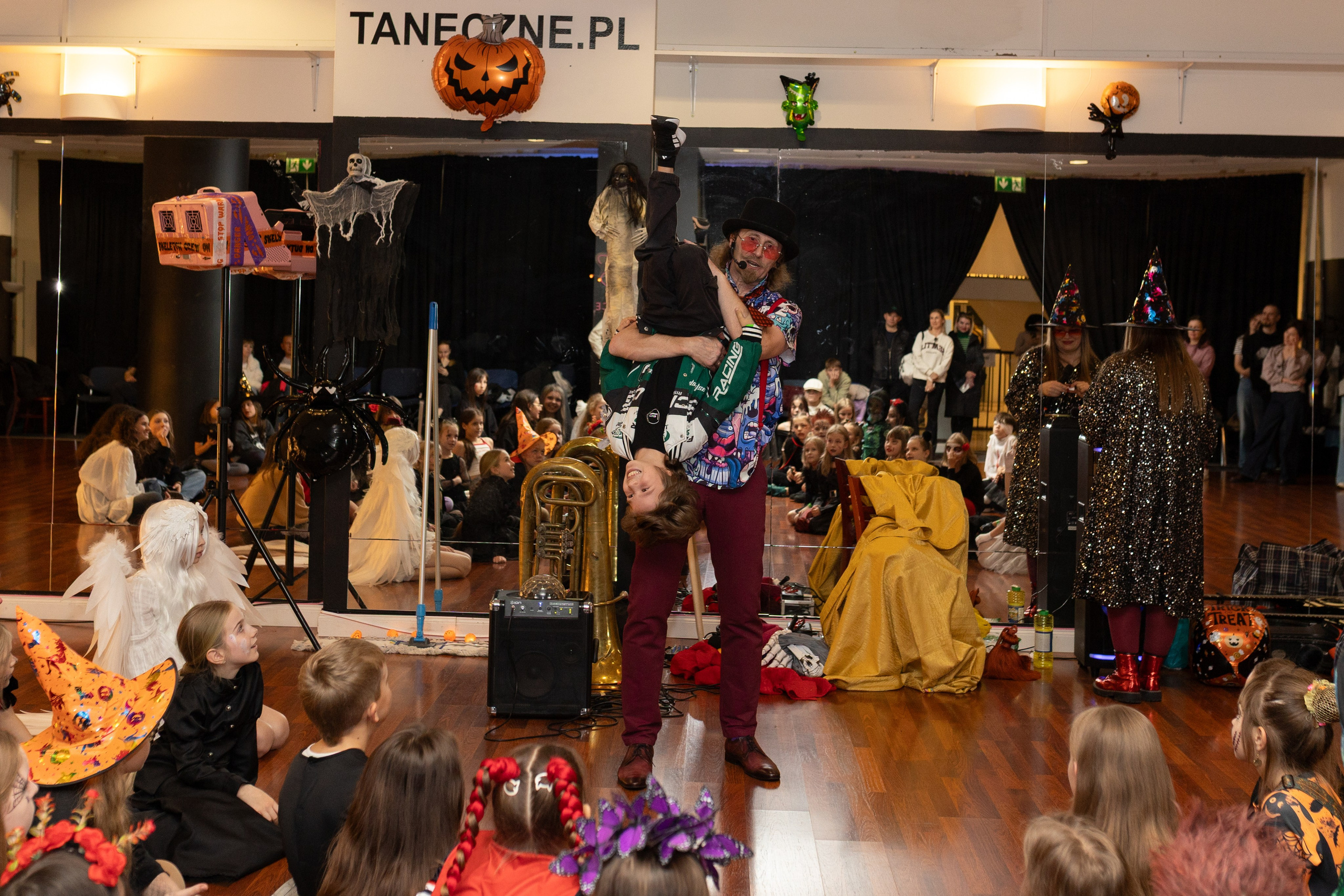 Leo dance studio Helloween 2025. Семейный и детский фотограф в Варшаве Мила Бобровская