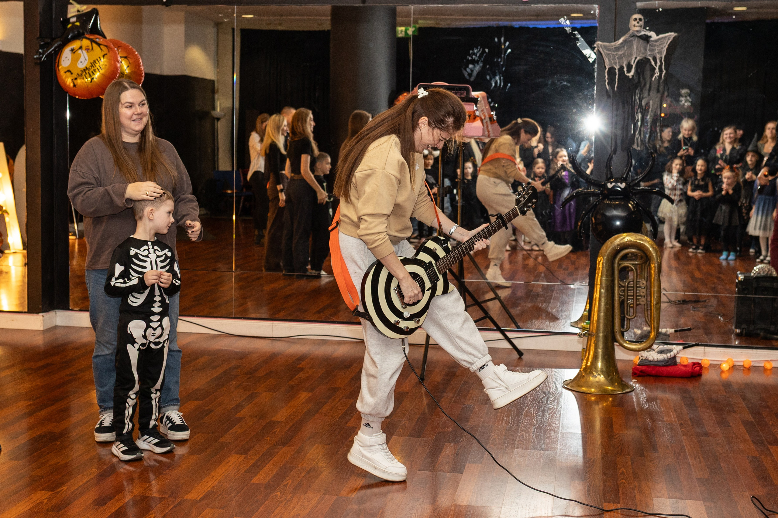 Leo dance studio Helloween 2025. Семейный и детский фотограф в Варшаве Мила Бобровская