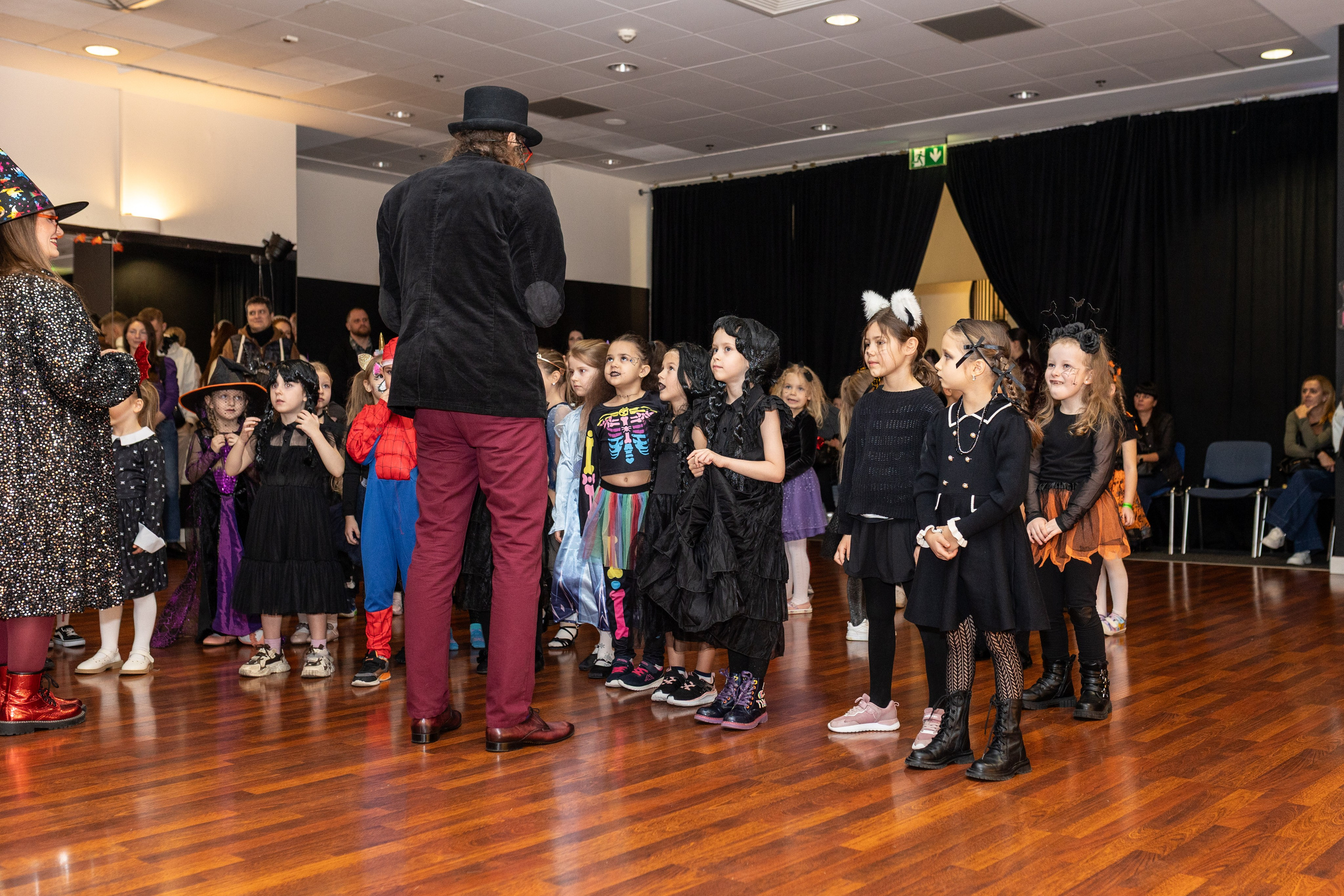 Leo dance studio Helloween 2025. Семейный и детский фотограф в Варшаве Мила Бобровская