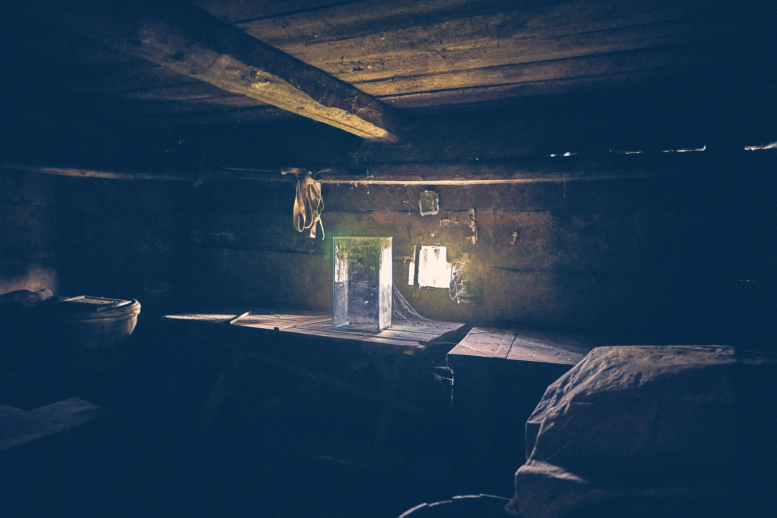 Andriej Szypiłow - Fotograf i Wideograf - Reportaż artystyczny - wizyta rodzinna in the middle of nowhere. Zabita dechami wieś na granicy Białorusi i Polski.