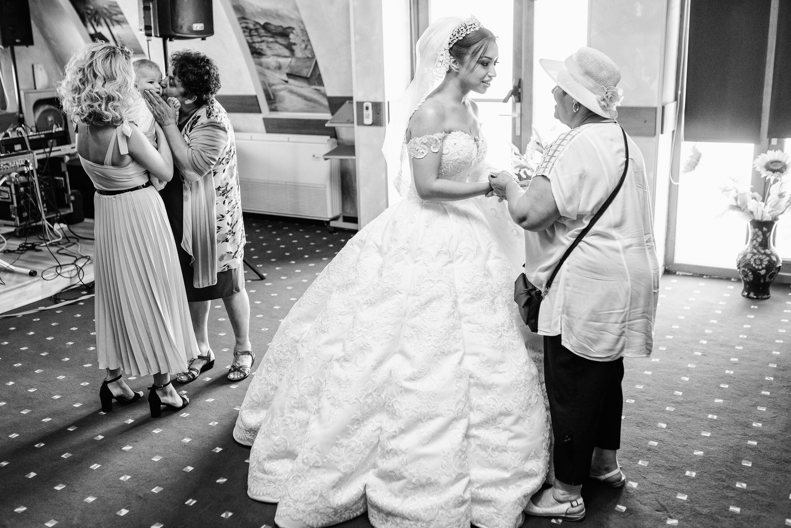 Roxana & Iulian. Acasă