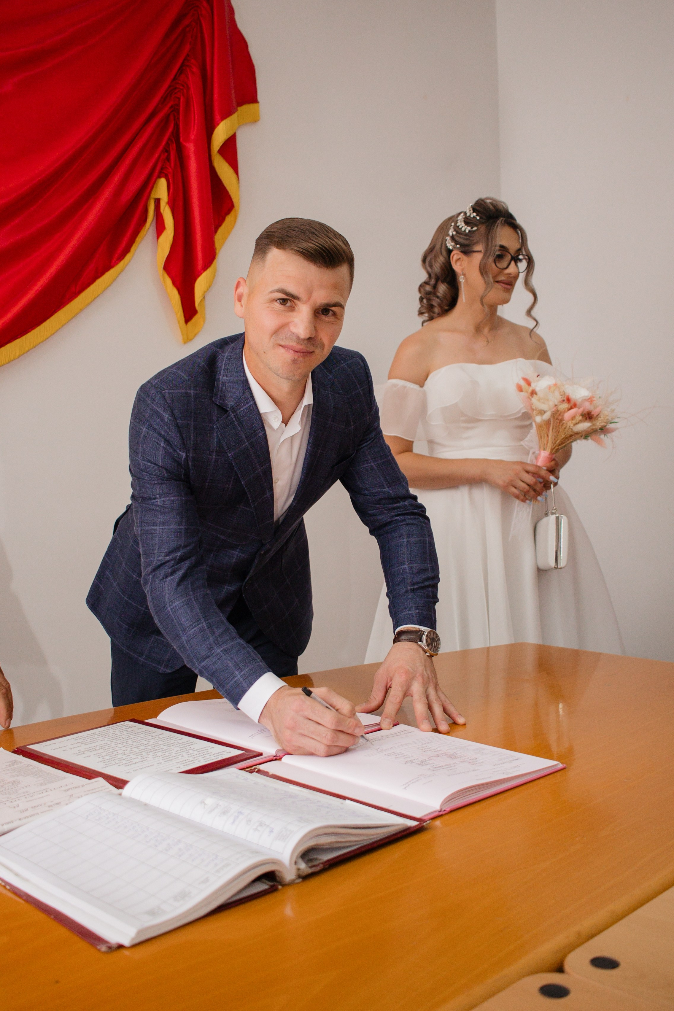 Oana & Vasile. Fotograf si videograf — evenimente si studio