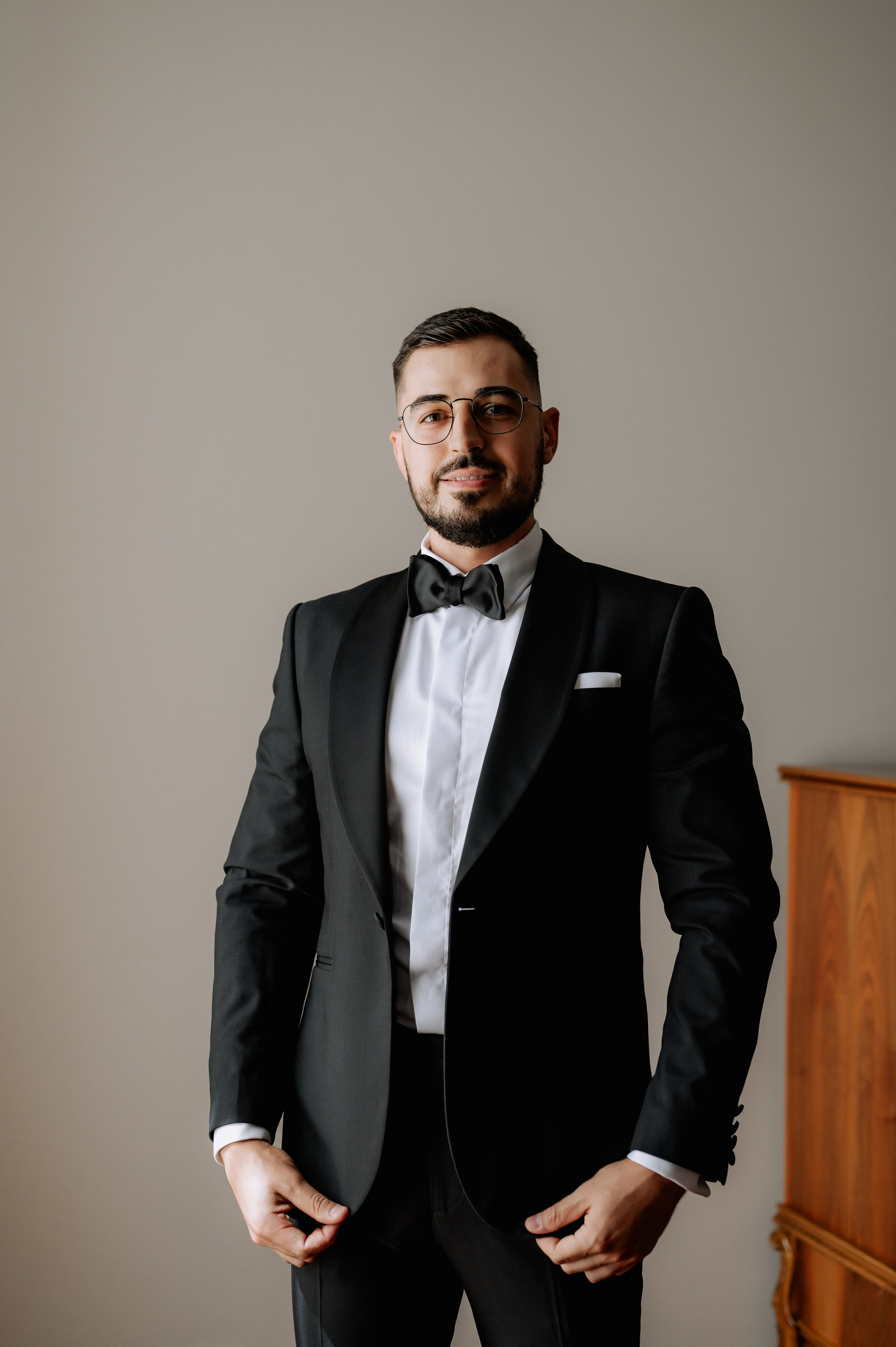 Cununie civila in aer liber , artificii de zi colorate , decor nunta , nunta la Hotel Traian. Proud Vision Weddings | Wedding Photography & Film — Servicii profesionale Foto Video Nunta Iasi