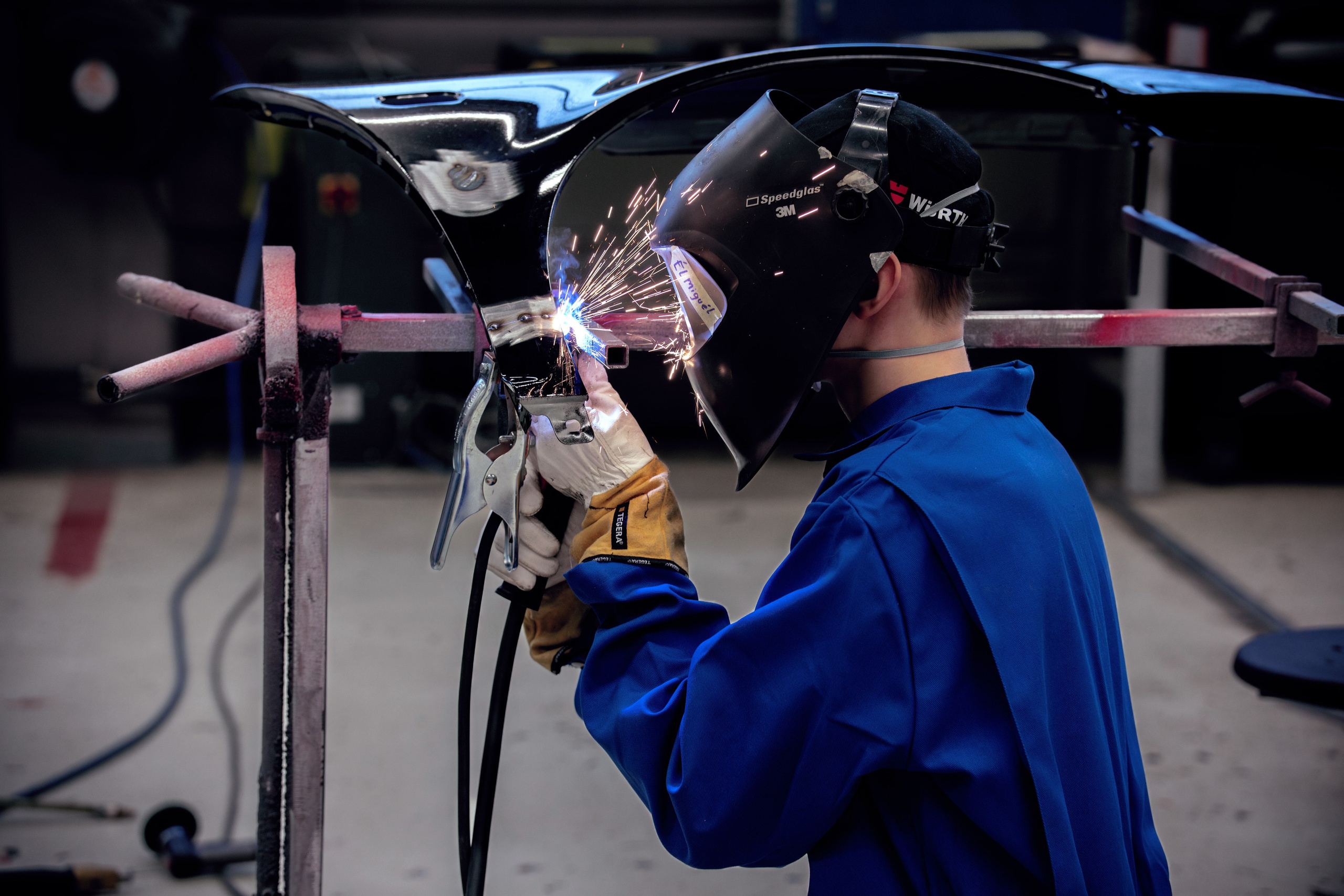 Autokorjaamo. Ekaterina Mansur, muotokuvafotografi Suomessa (Helsingissä ja Uudellam