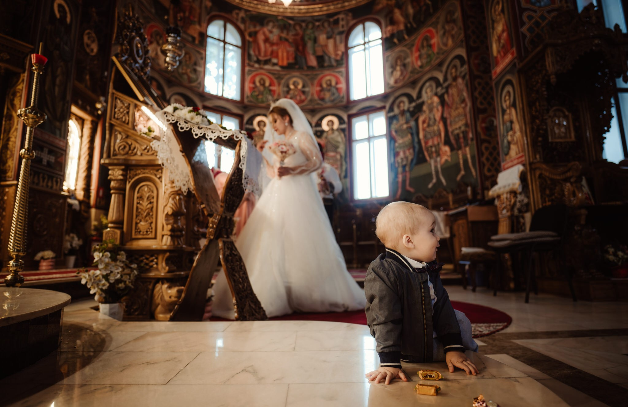 Fotograf profesionist de nuntă. Cu o abordare creativă și tehnici unice, spunem povestea voastră prin imagini pline de iubire și naturalețe. Descoperă arta fotografiei de nuntă . Fotograf Iasi, fotograf de nunta Suceava. Fotografii de nuntă. Pachet fotografii de nuntă. Fotograf Iasi, fotograf Suceava, fotograf Botosani, fotograf Romania. Servicii foto nuntă. Servicii foto-video.