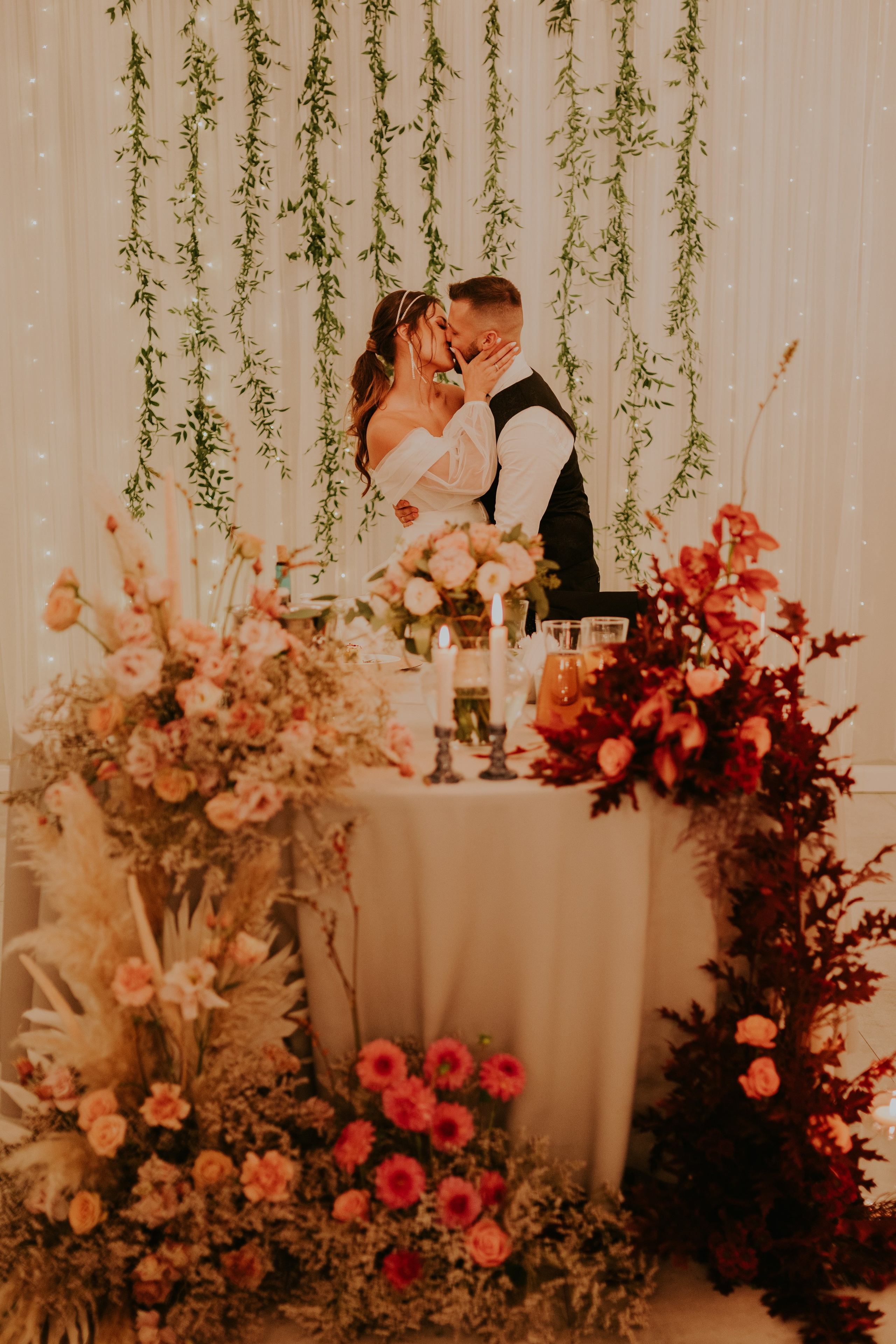 Sala Koralowa w Jaworzu: Opowieść o ślubie Nikoli i Kacpra. Karkowskafoto - fotografia miłości