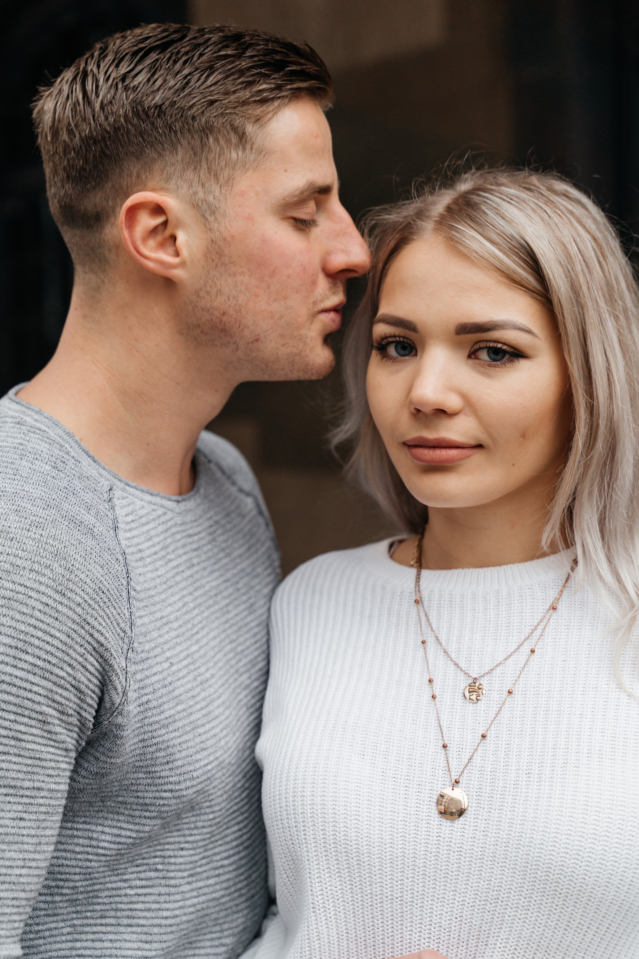 Ein Paarfotoshooting mitten in Köln. Hochzeitsfotograf für Moers, Niederrhein, Düsseldorf, NRW und Deutschland