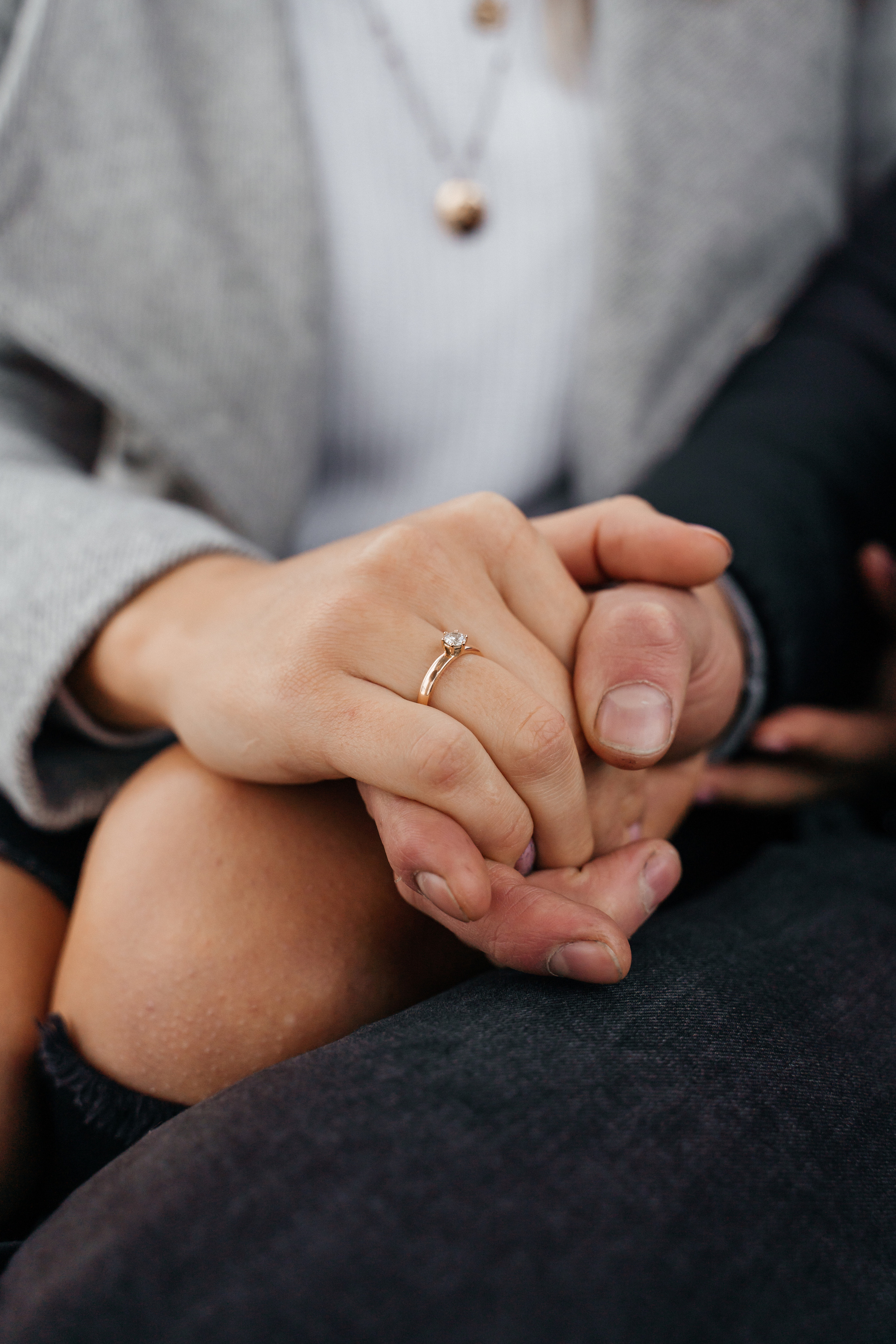 Ein Paarfotoshooting mitten in Köln. Hochzeitsfotograf für Moers, Niederrhein, Düsseldorf, NRW und Deutschland