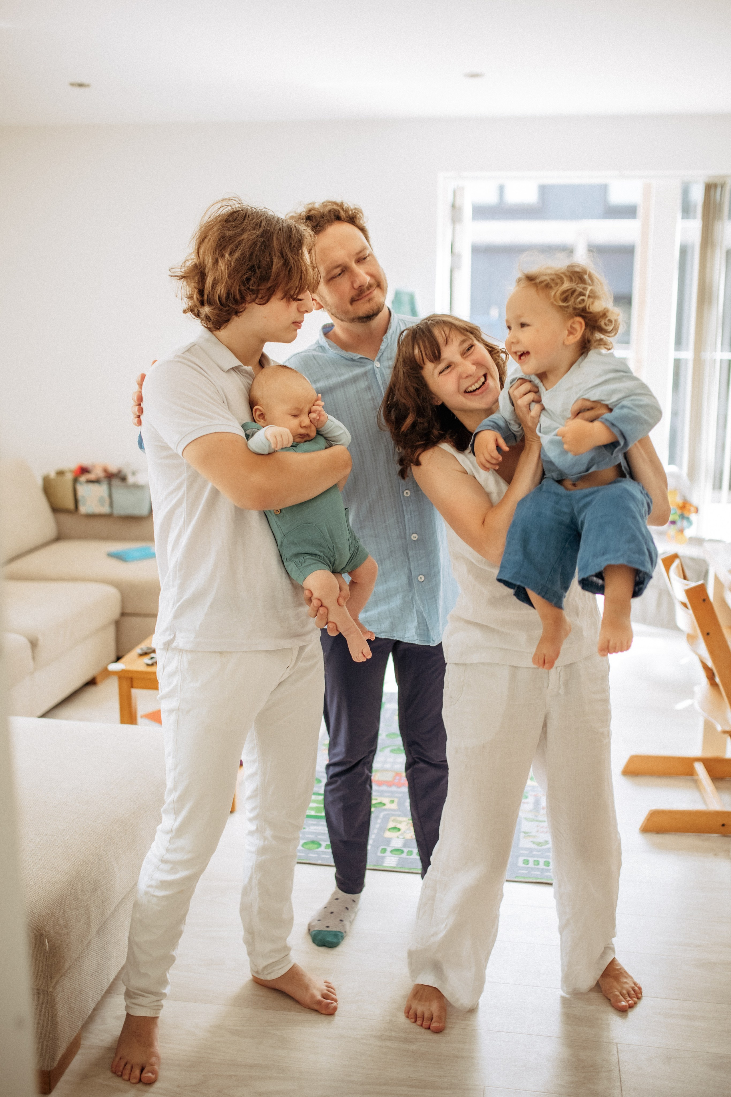Indoor Family. Olga Tikhonova: family photography Cambridgeshire