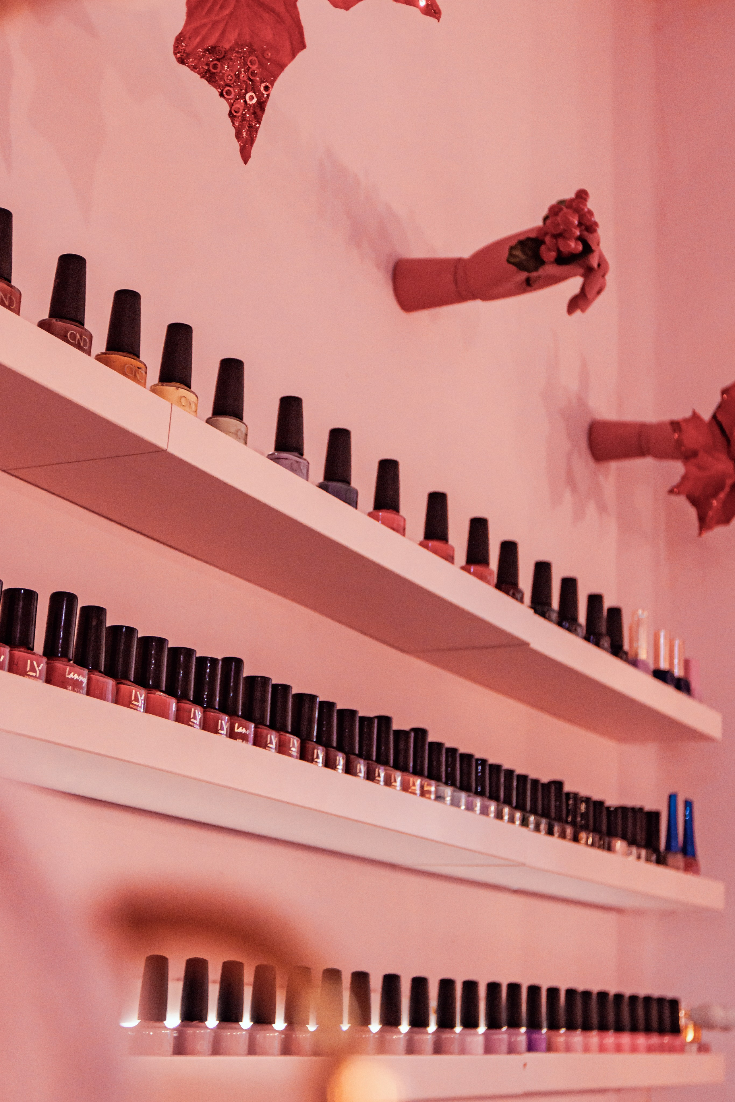 Salón de uñas. Fotógrafo de retrato, familia y reportajes en Valencia | España | Europa Vitalii Lumier