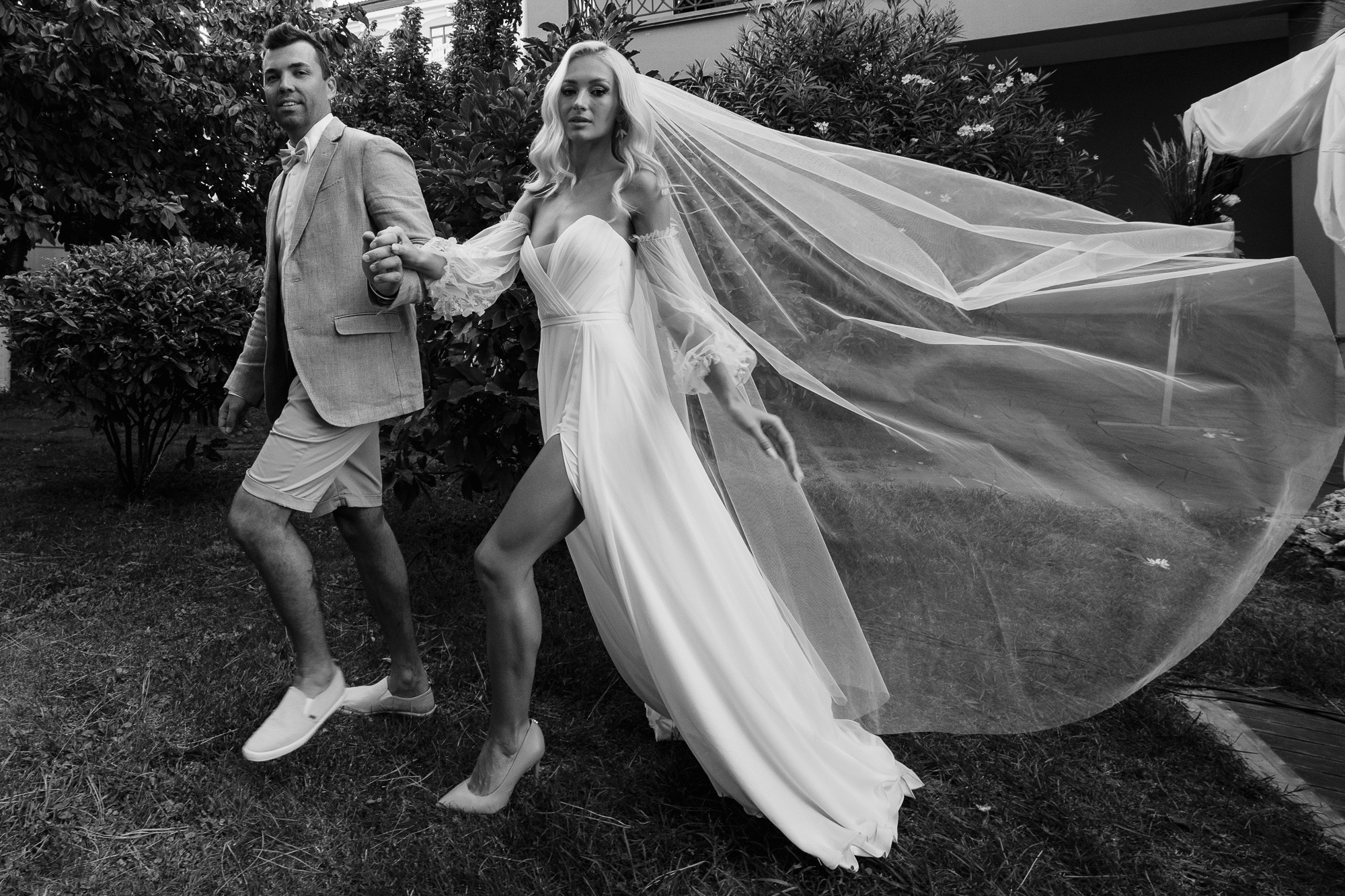 A Fire in the Pool. Wedding photograper — Alex Popov photography Germany, Switzerland, Italy, France. Based in Stuttgart