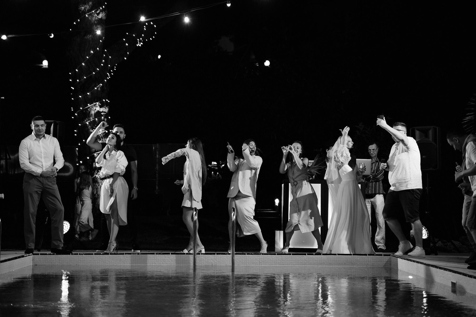 A Fire in the Pool. Wedding photograper — Alex Popov photography Germany, Switzerland, Italy, France. Based in Stuttgart