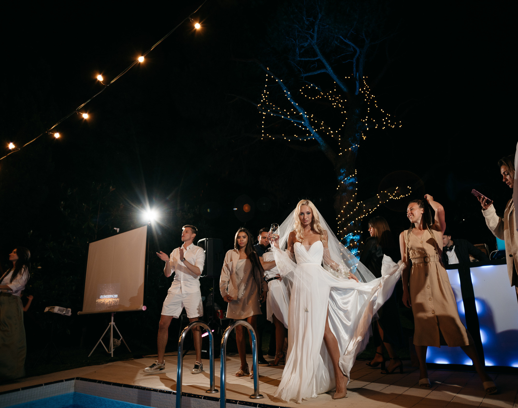 A Fire in the Pool. Wedding photograper — Alex Popov photography Germany, Switzerland, Italy, France. Based in Stuttgart