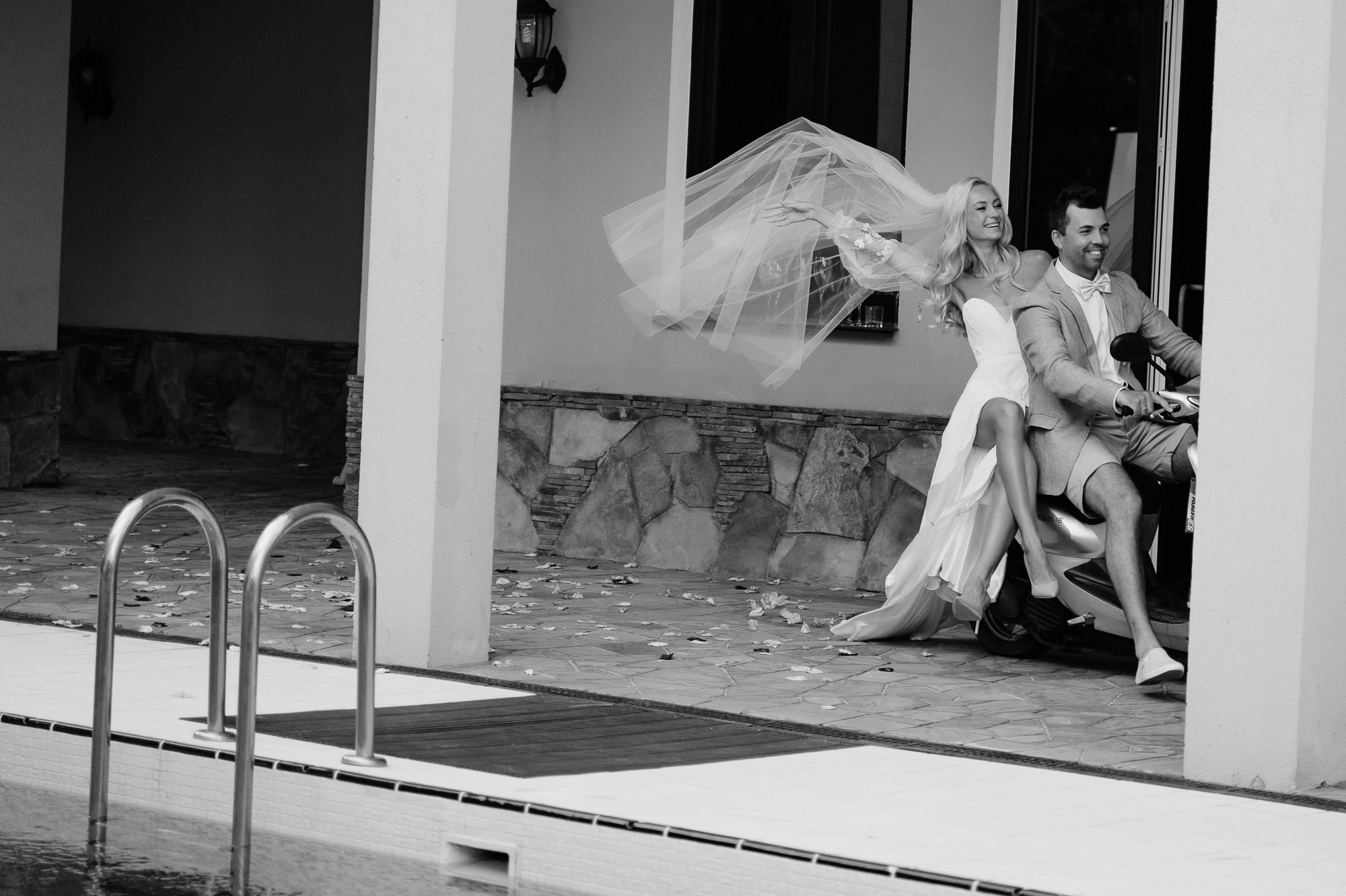 A Fire in the Pool. Wedding photograper — Alex Popov photography Germany, Switzerland, Italy, France. Based in Stuttgart