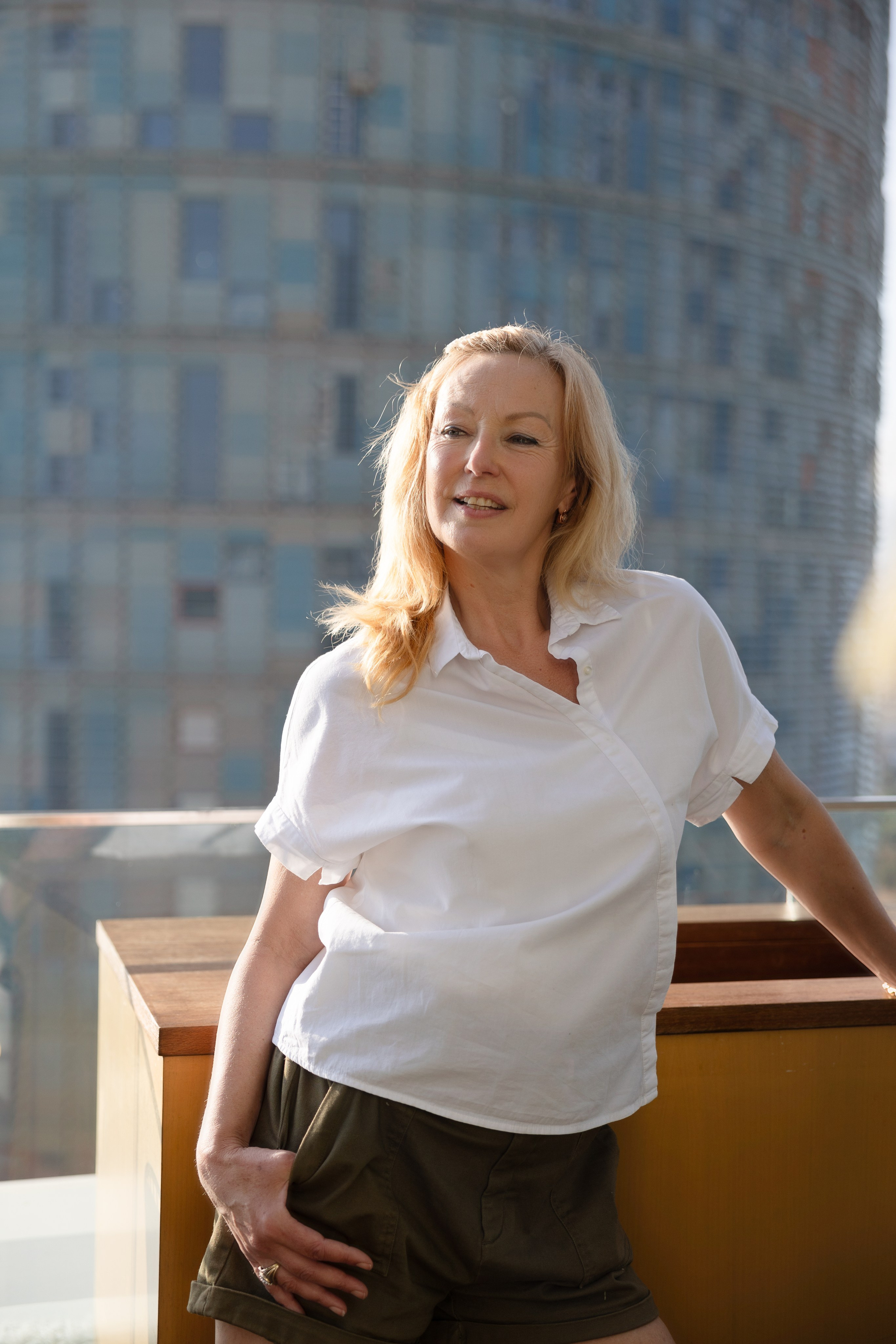 Séance photo de marque personnelle au Hoxton, Poblenou sur le toit. Eugénie Smirnova — Photographe à Toulouse et dans le Sud-Ouest