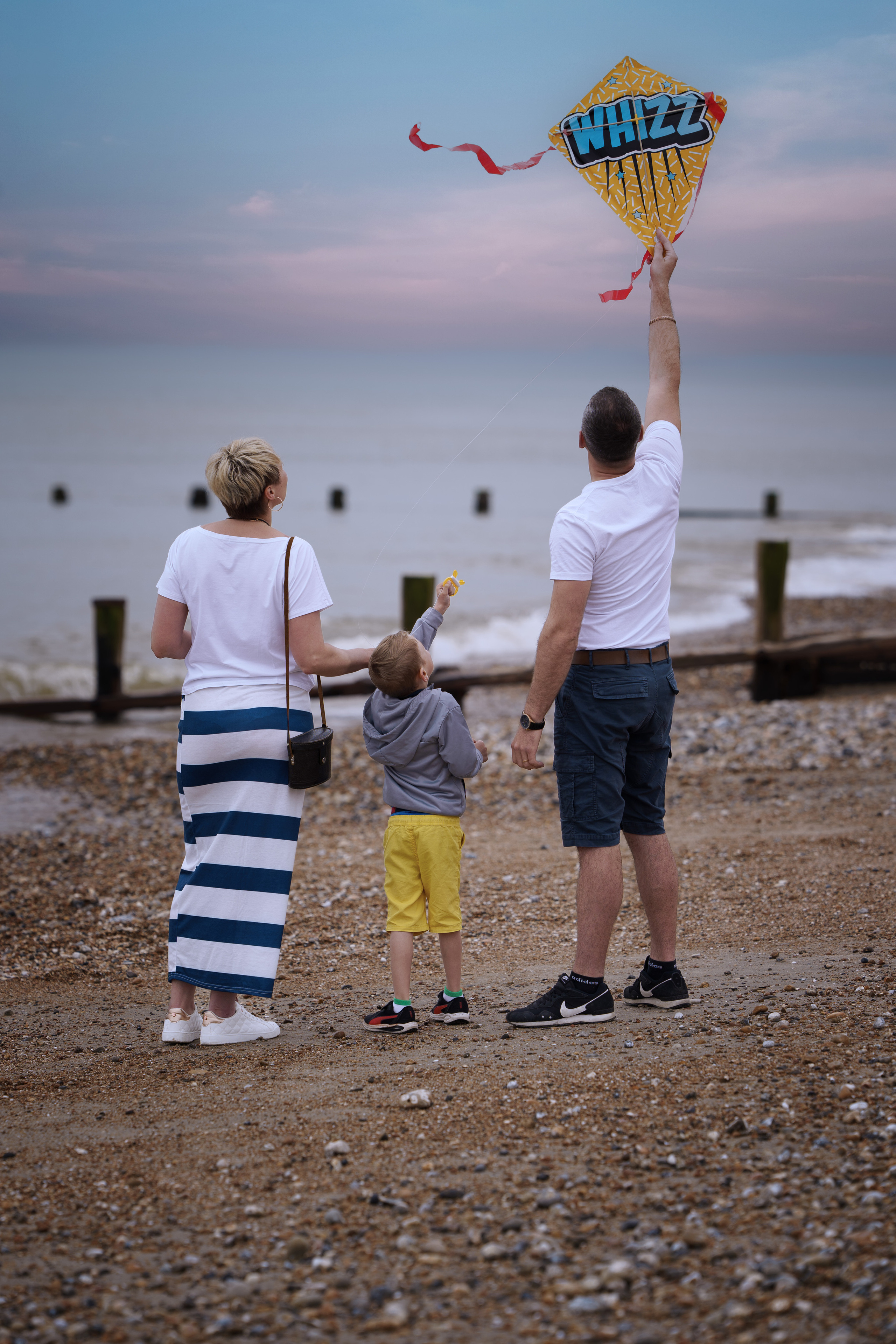 Family walk in the seaside. Jelena Upleja children and family photographer in Bognor Regis