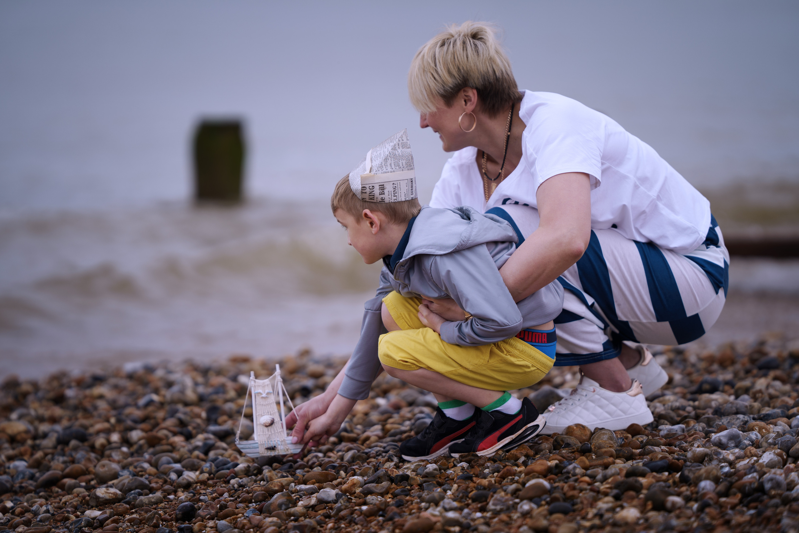 Family walk in the seaside. Jelena Upleja children and family photographer in Bognor Regis