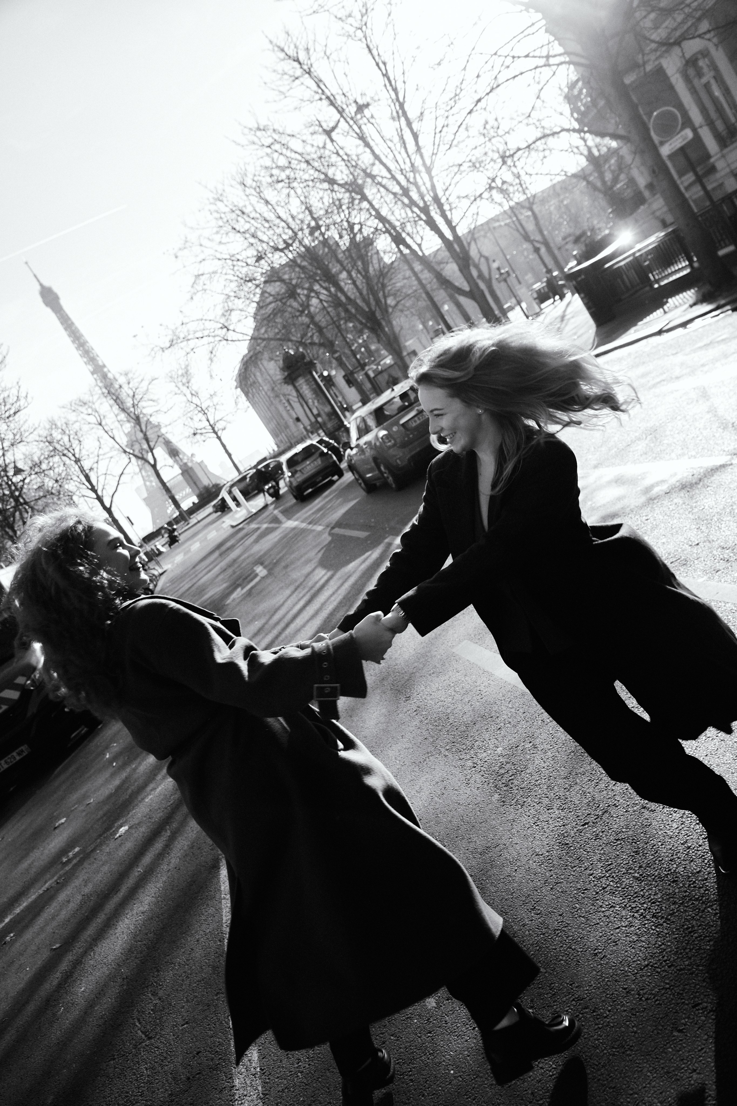 Friends. Photographer in Paris