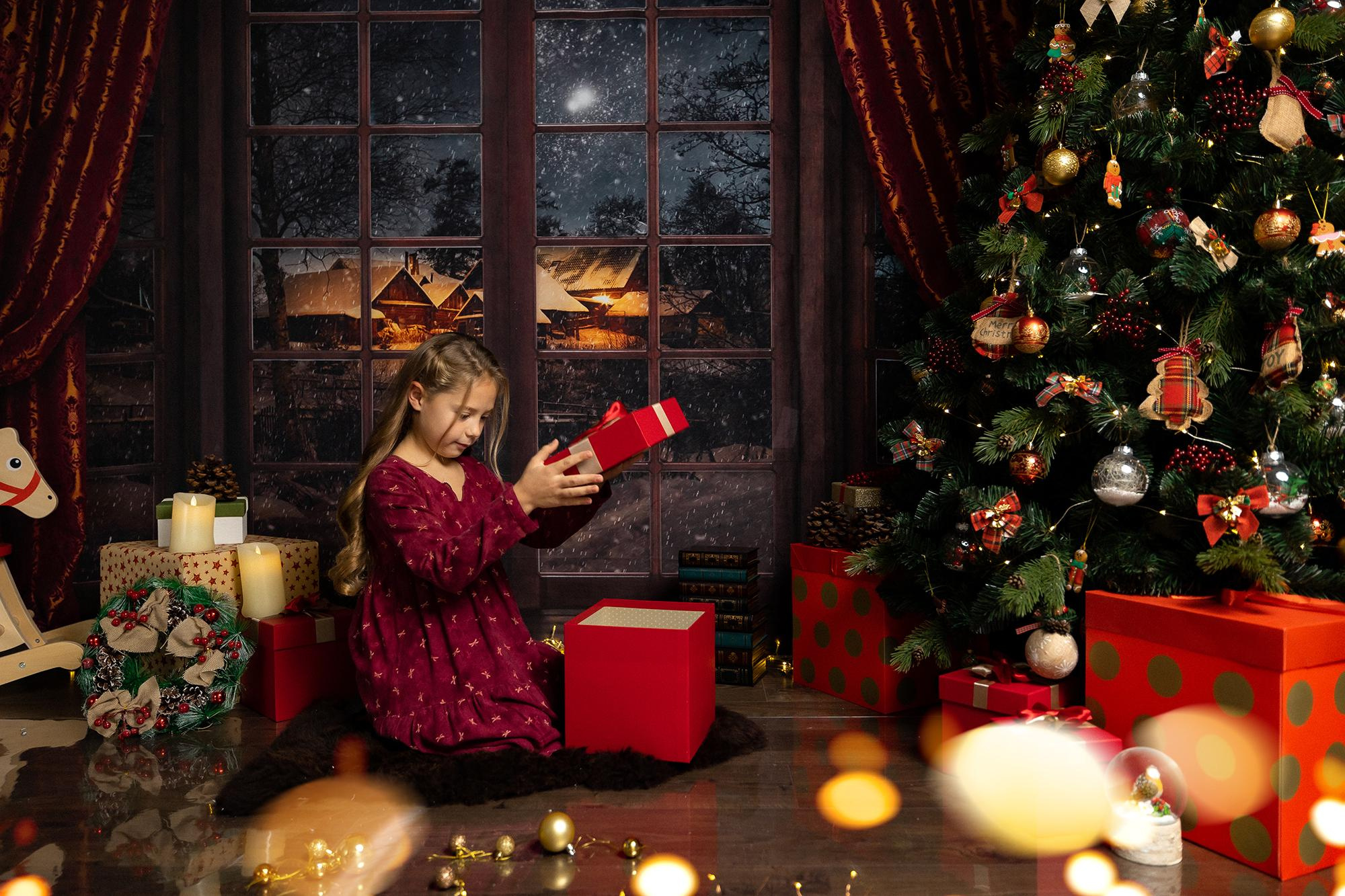 CHRISTMAS MINI FAMILY SESSIONS 2021. Professional garden design and photography services in London