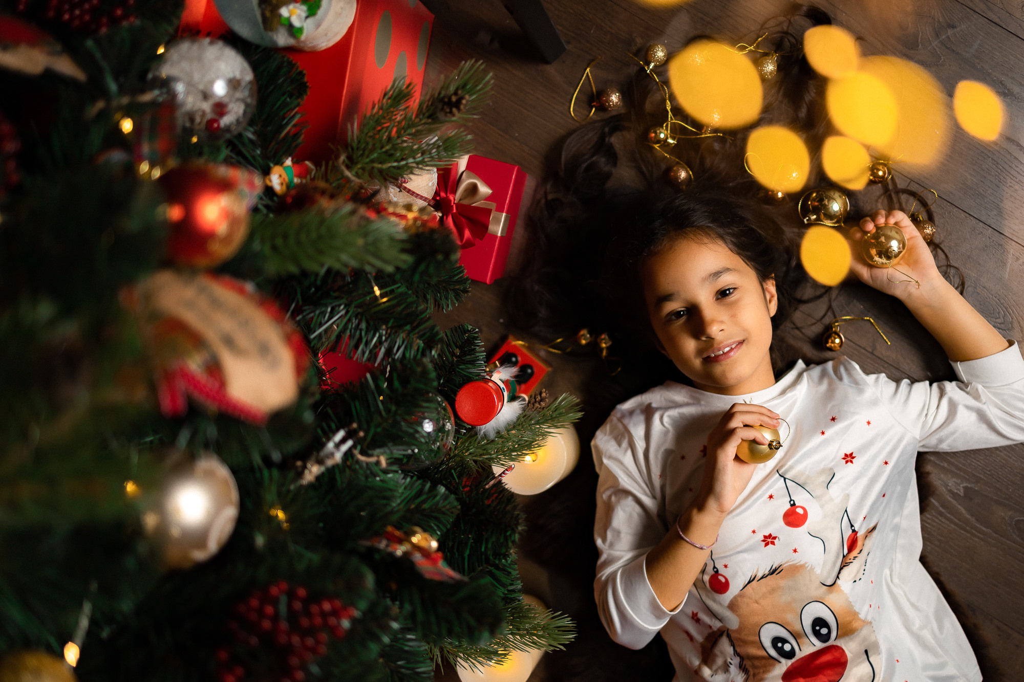 CHRISTMAS MINI FAMILY SESSIONS 2021. Professional garden design and photography services in London