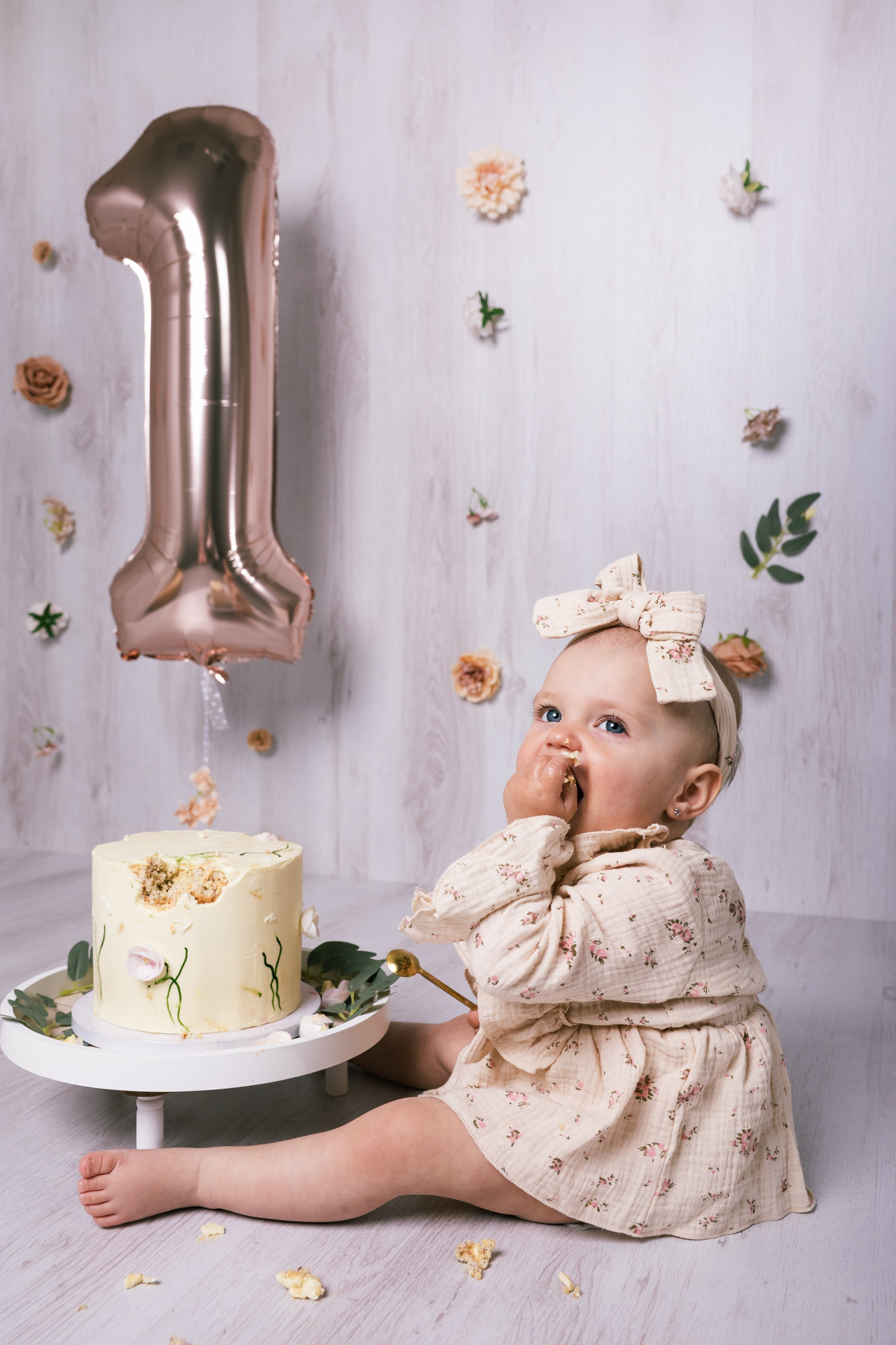 Mash cake focení — sladká oslava 1. narozenin. Lifestyle a rodinná fotografka v Pisku Oxana Telupilova