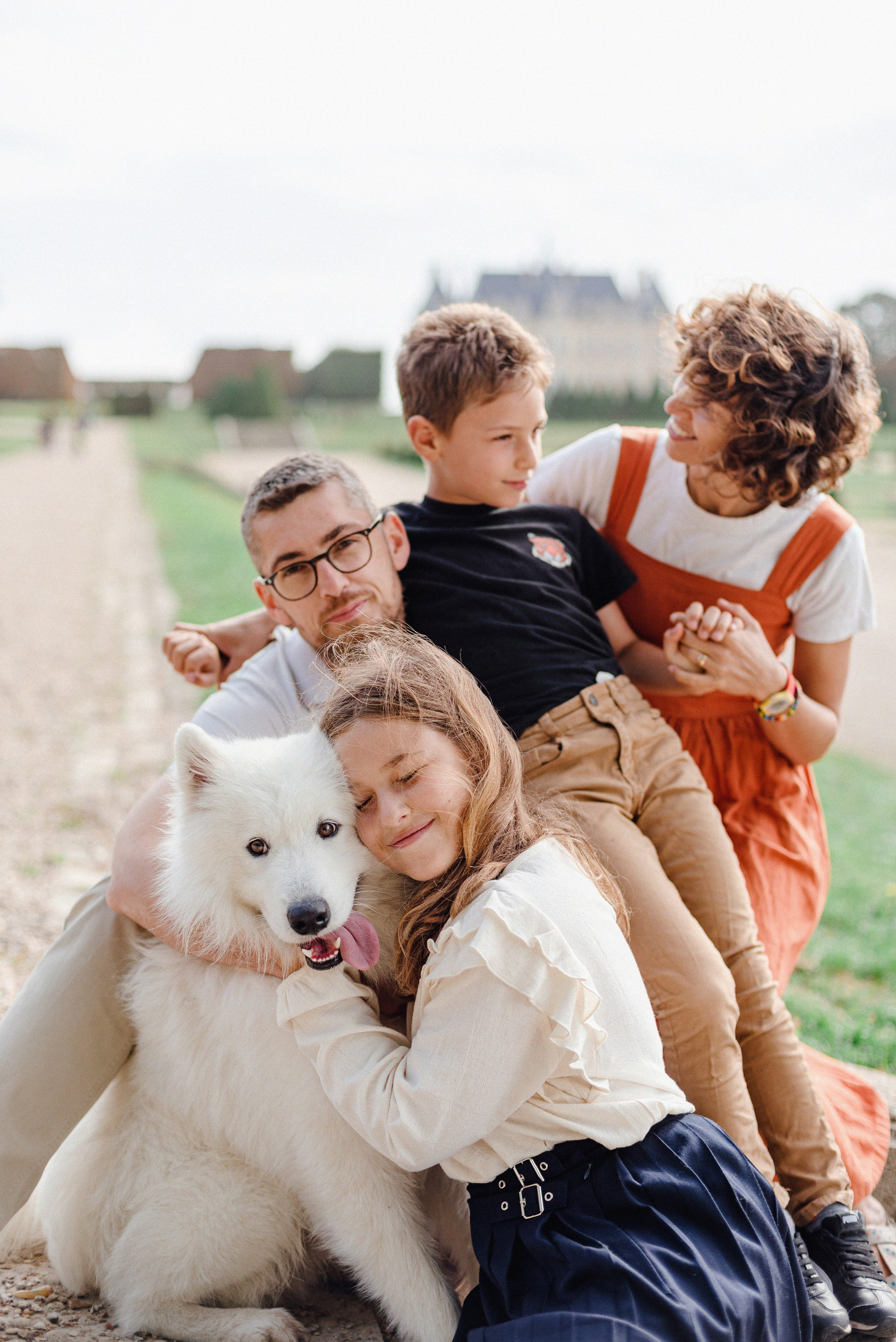 Autumn family photoshoot in a Parisian park. Ksenia Marchand/ Lifestyle photographer in Paris