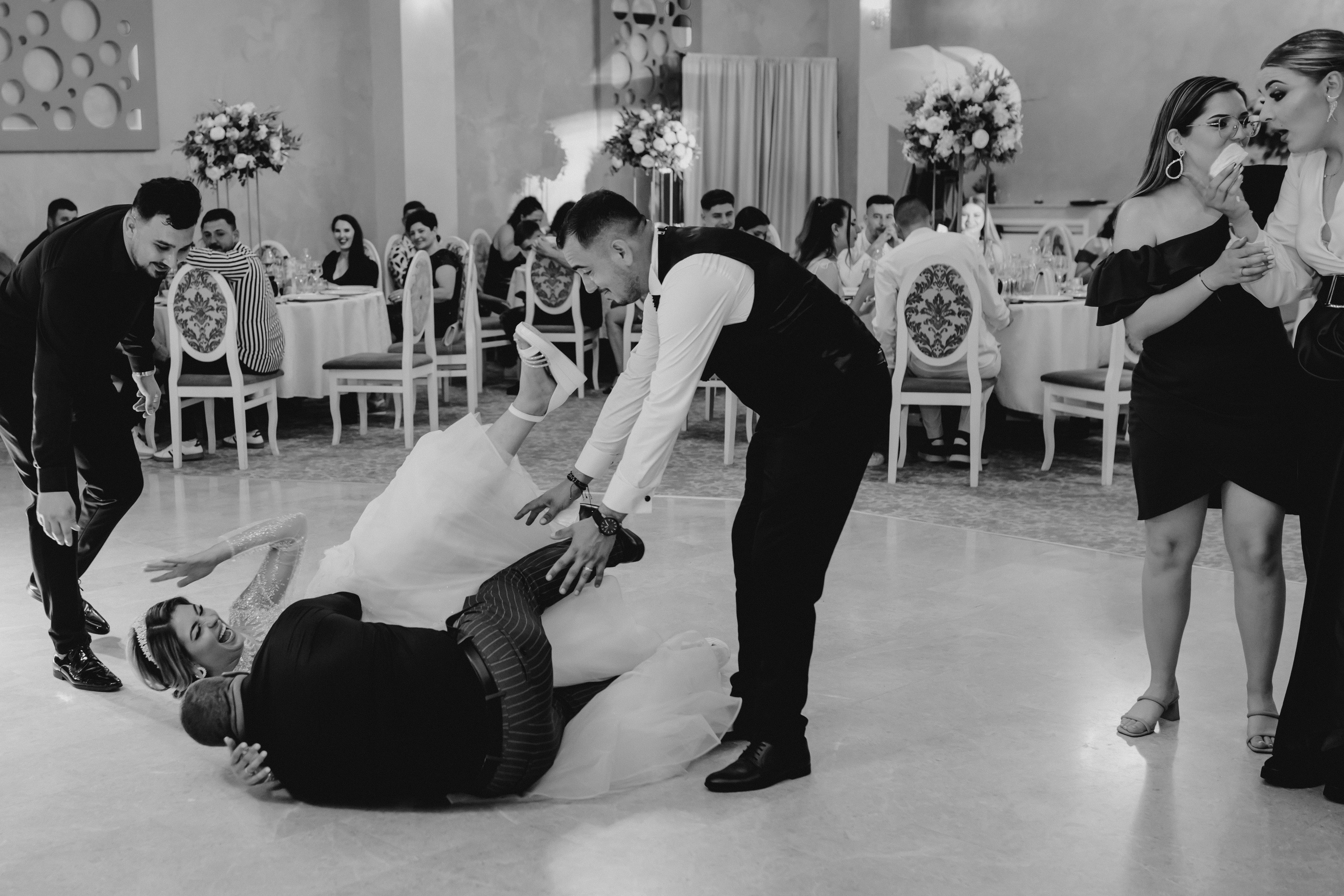 Mireasa in cimitir. Stefan Teodorescu — Fotograf de Nunta