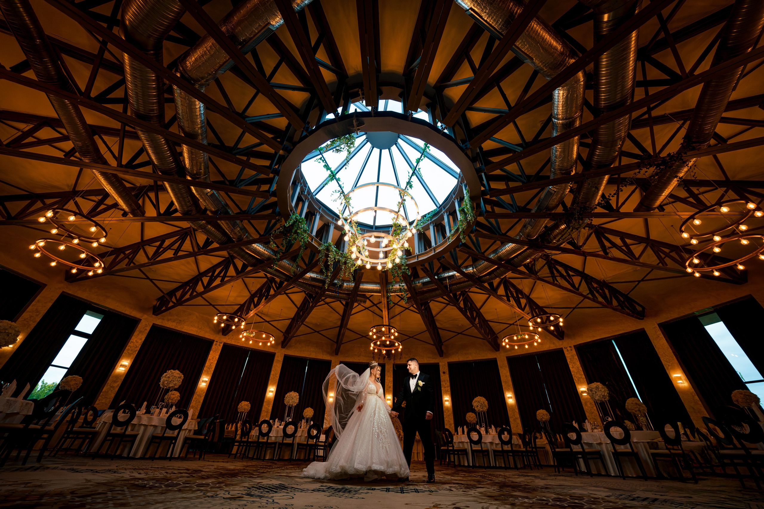 Andreea, Damian si Aris. Acasă