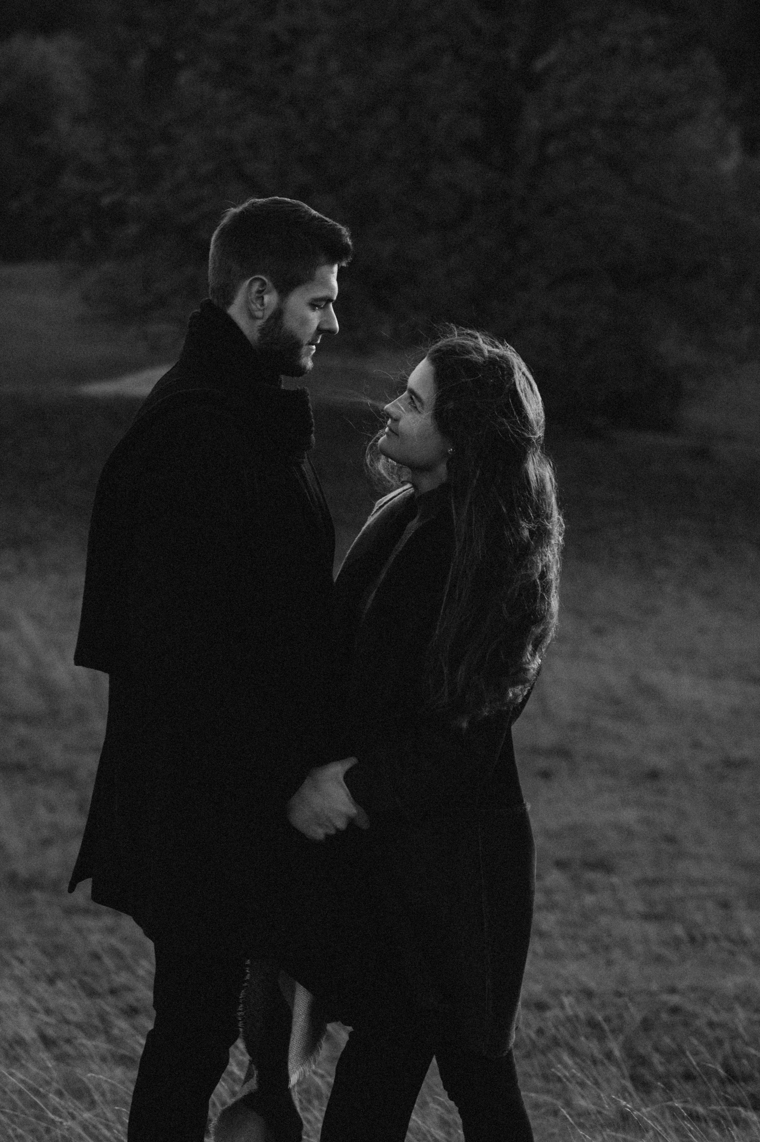 Wenn der Wind flüstert | Paarshooting am Gelben Berg. Фотограф в Нюрнберге Ирина Менерт из Ансбаха