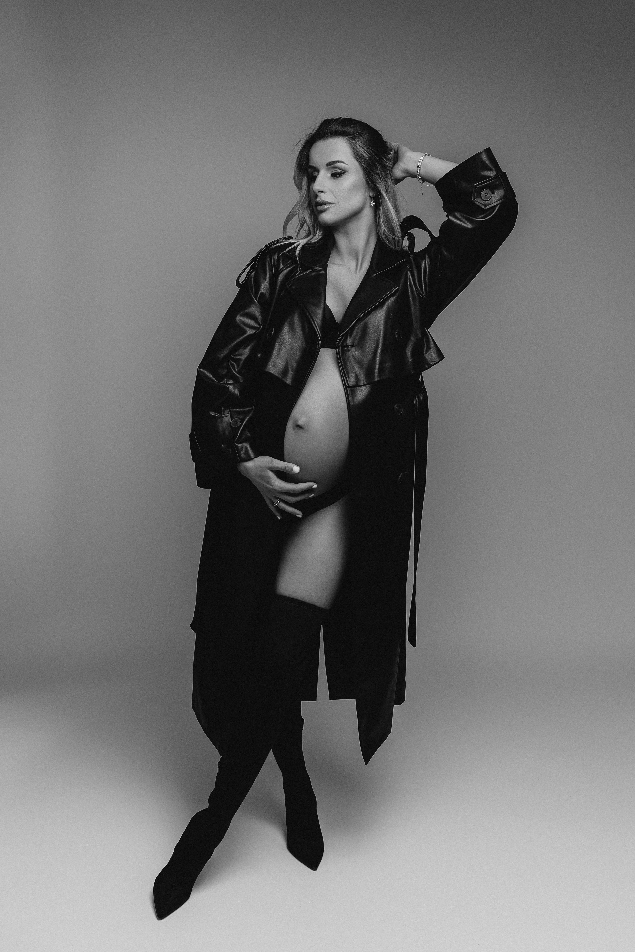 STUDIO: Greta. Maternity/Love story/Wedding photographer