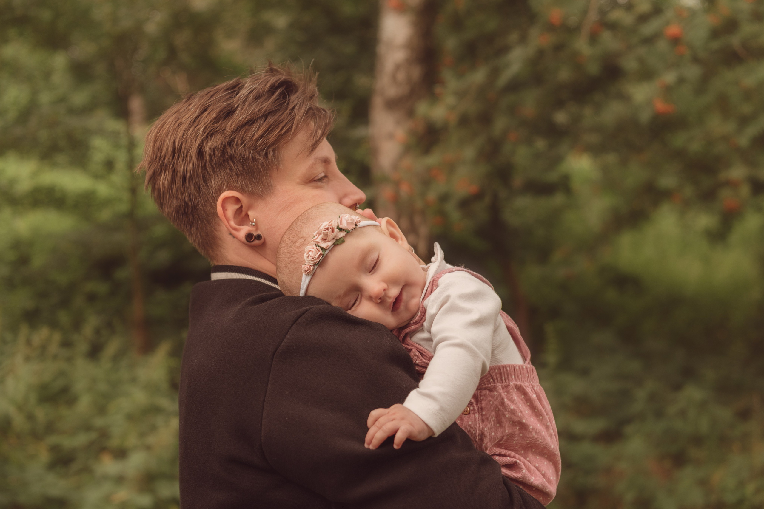 Hayley & Katja. Maternity Newborn and Family photographer Hamburg Claire Hambley