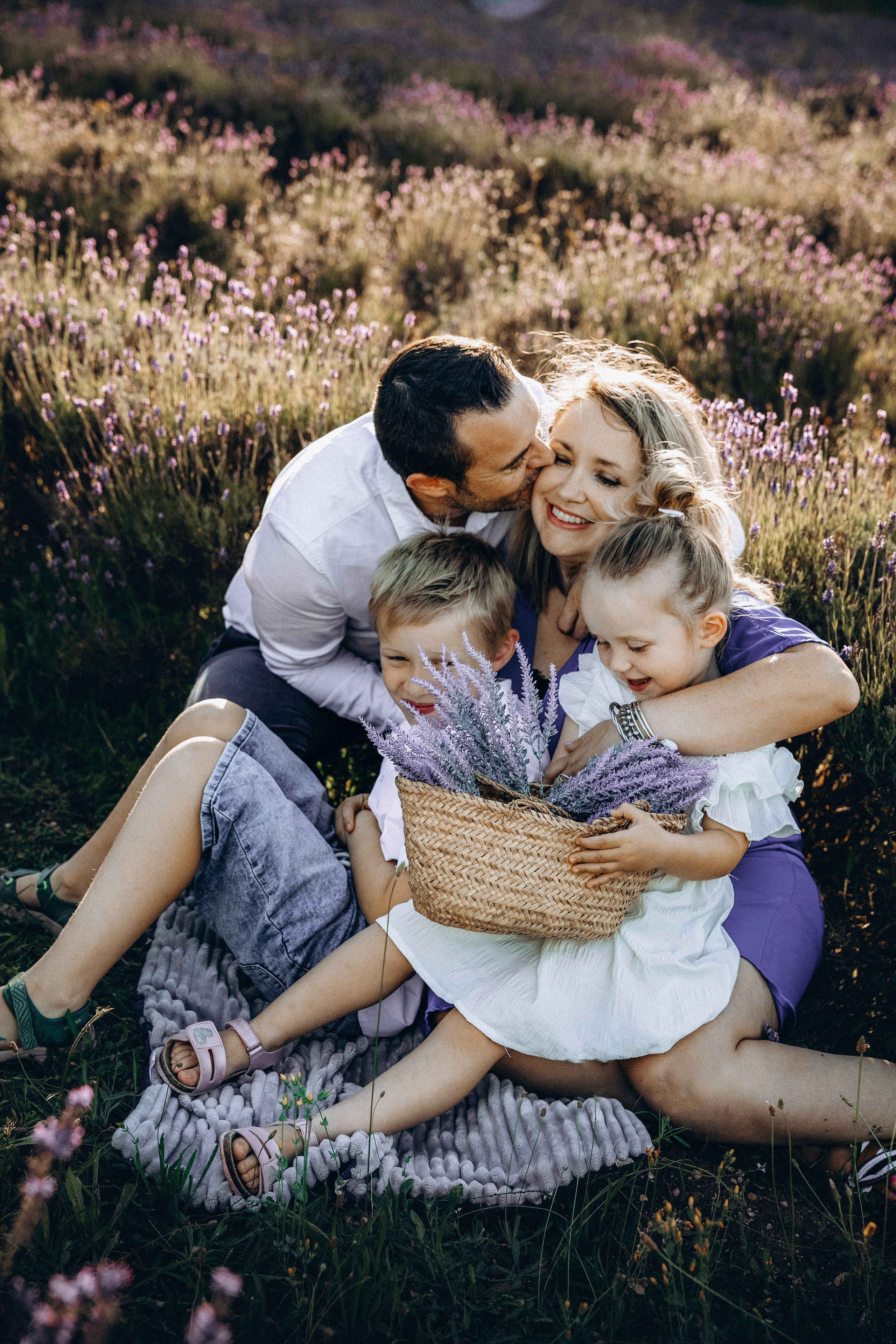 A Dreamy Family Photoshoot in the Lavender Fields Near Gaillac. Eugenie Smirnova — wedding, corporate and lifestyle photographer in Toulouse and Southwest France