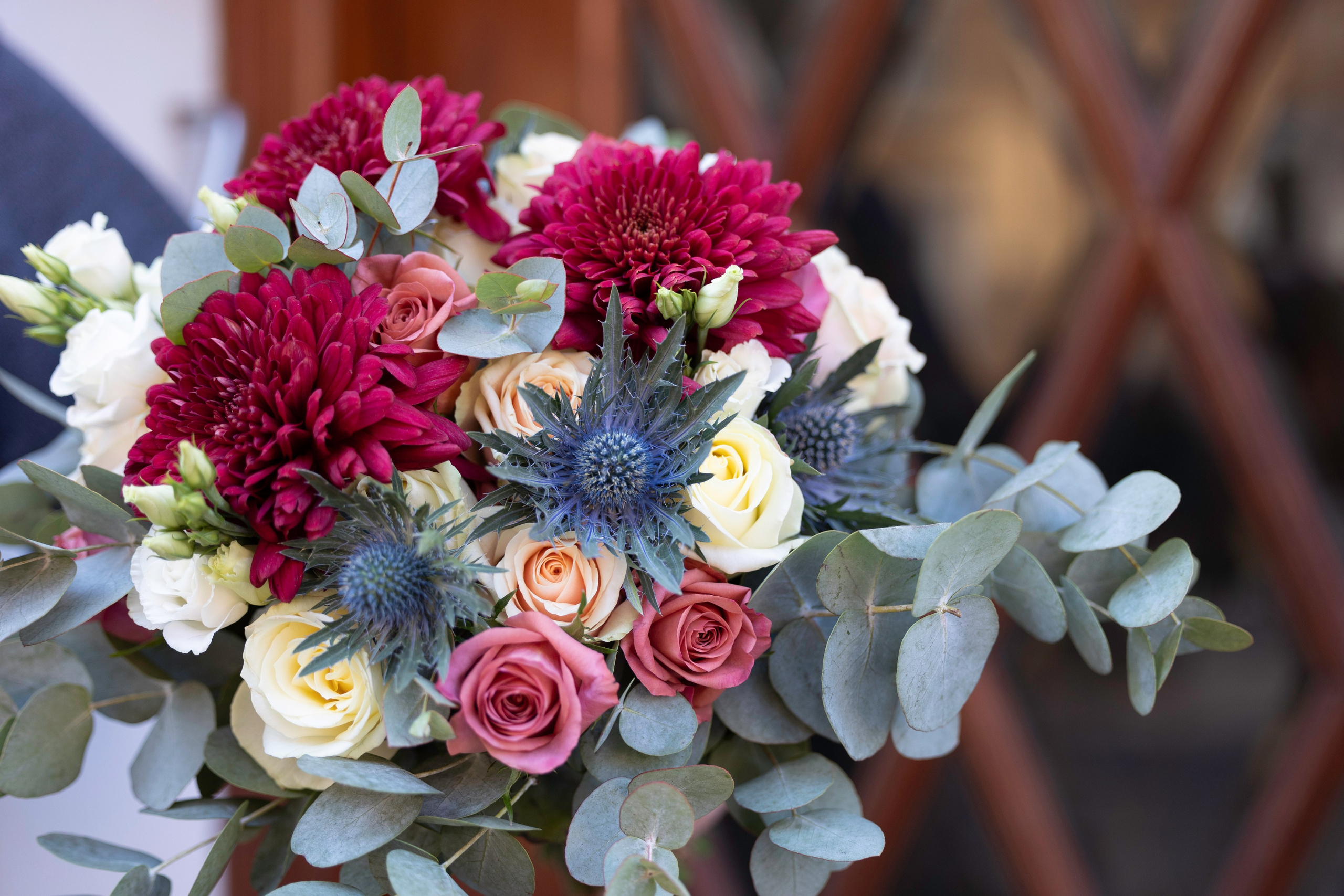 Brudebuketter med personlig touch – Akropolis Blomster tilbyder skræddersyede bryllupsbuketter og binderi