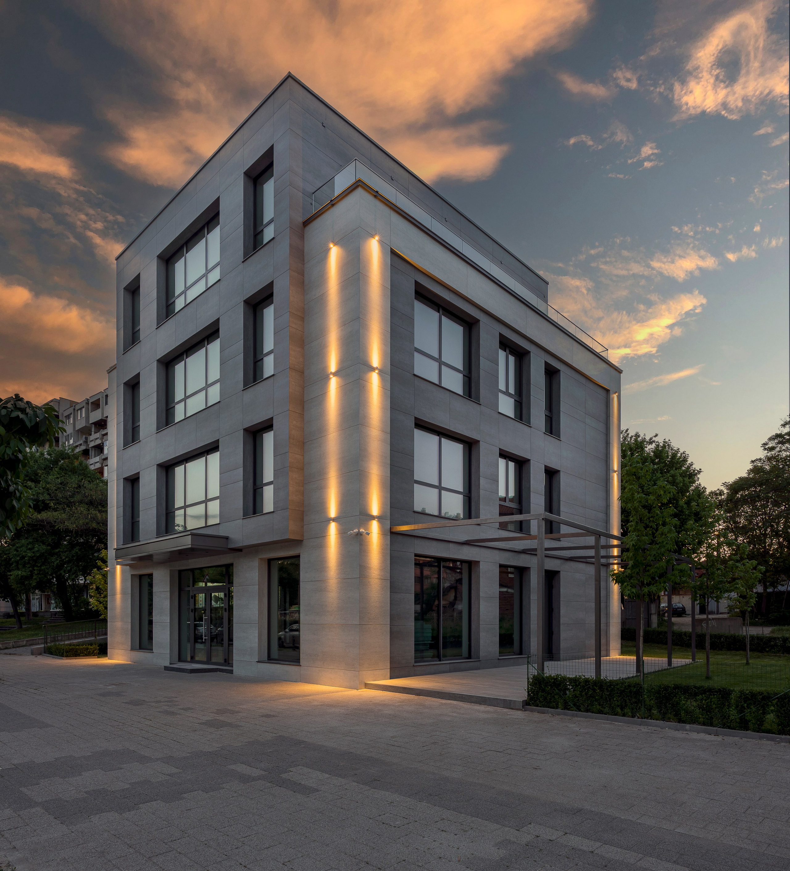 Екстериор на бизнес сграда. Професионален фотограф в Пловдив и областта