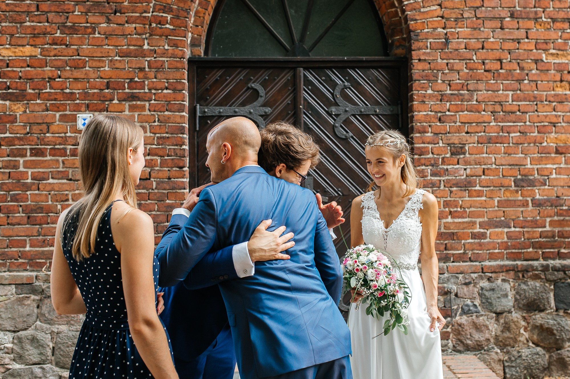Susanne & Marco | Intime Trauung in der idyllischen Dorfkirche von Hönow. Hochzeitsfotografie in Berlin Nataliia Schütze