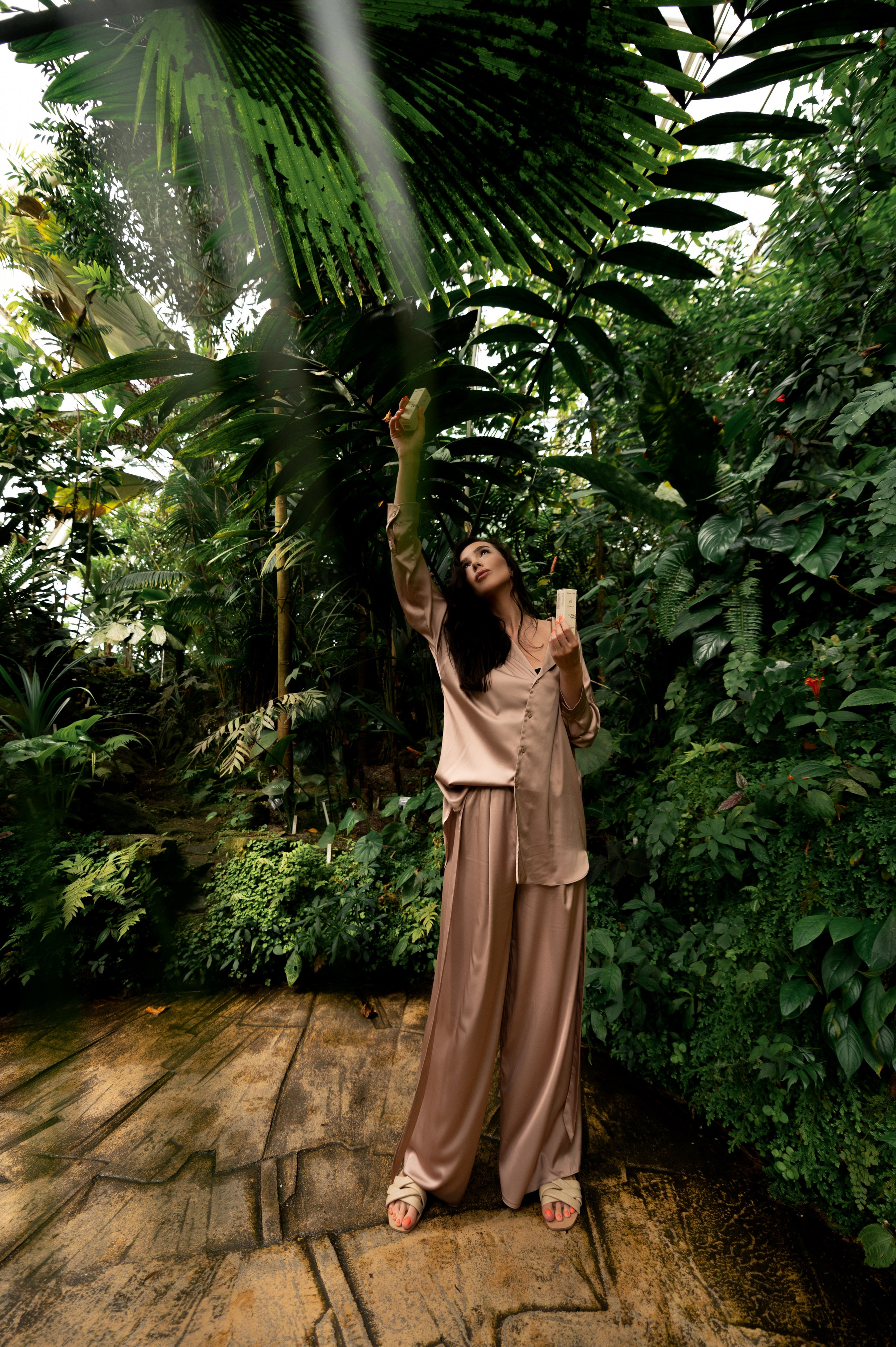 CannaXlife CBD products. ANNA-MARIA PHOTO CONTENT CREATOR — фотограф, естет, художник і візуальний експерт Instagram у Празі