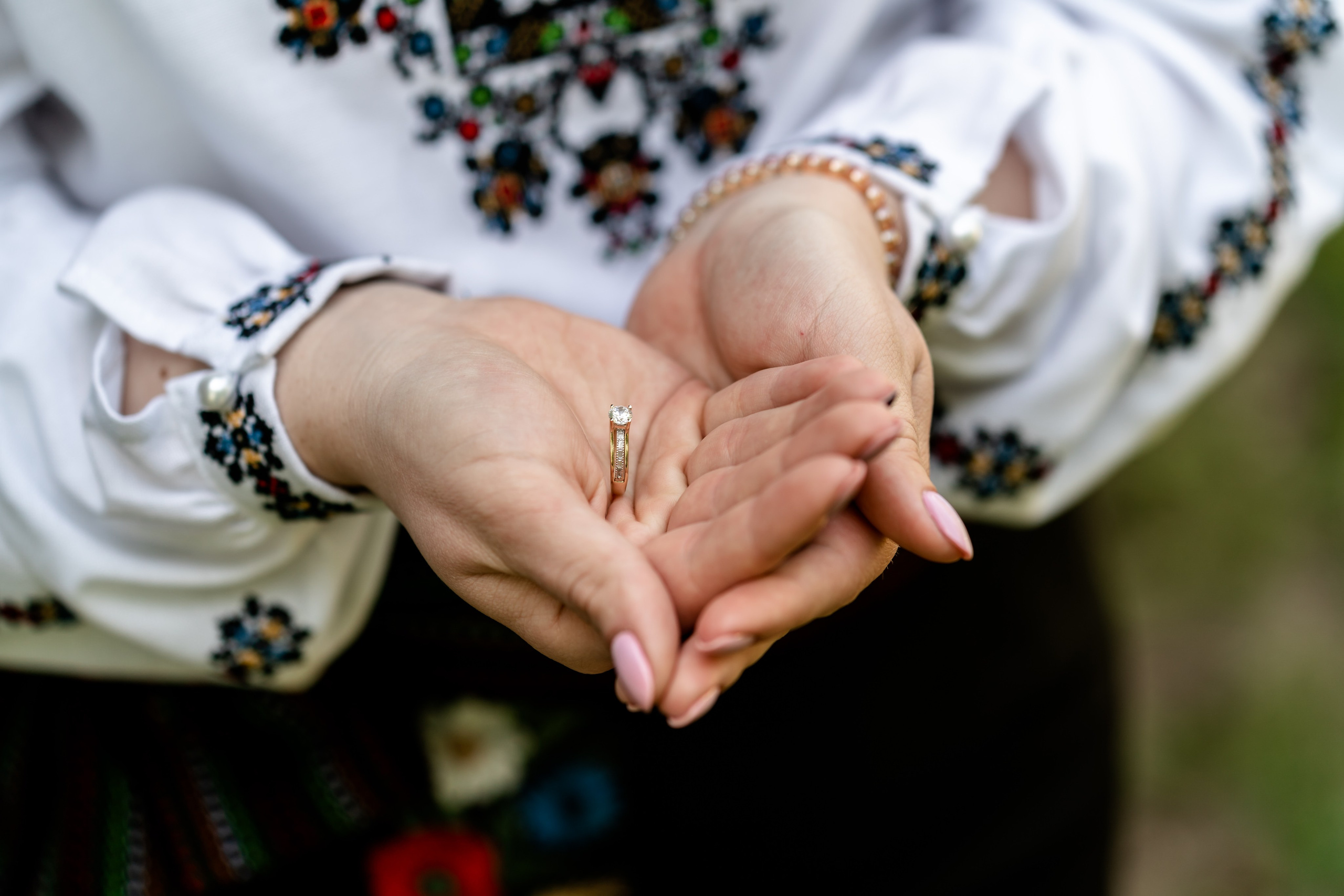 - save-the-date-petrică-claudia-ședință-foto-logodnă  - cuplu-îndrăgostit-ședință-foto-romantică  - anunț-nuntă-petrică-claudia-save-the-date  - fotografii-save-the-date-iași-botoșani-suceava  - petrică-claudia-poze-logodnă-foto-alin-chirilă  - ședință-foto-pre-nuntă-save-the-date  - save-the-date-poze-emotionante-cuplu  - logodnă-foto-petrică-claudia-alino-foto-studio  - ședință-foto-natură-cuplu-viitori-miri  - alin-chirilă-fotograf-save-the-date-petrică-claudia