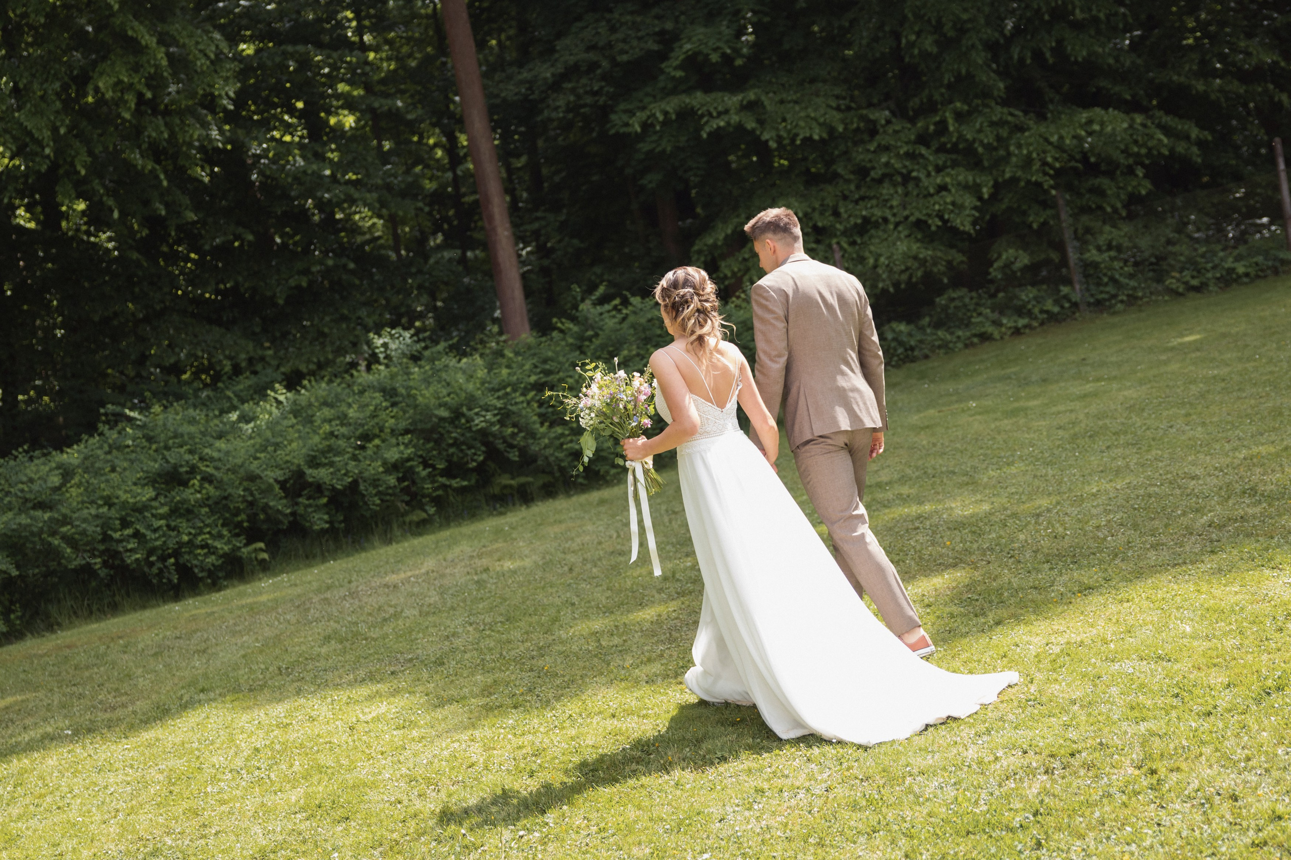 Bride and Groom Photoshoot. Lifestyle and Family Photographer in Pisek Oxana Telupilova