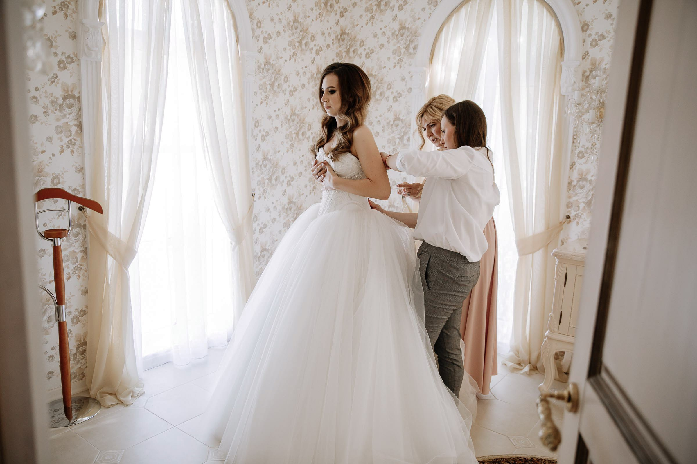 Bride’s prep moment, by Tanya Bodgan, reportage wedding photographer.