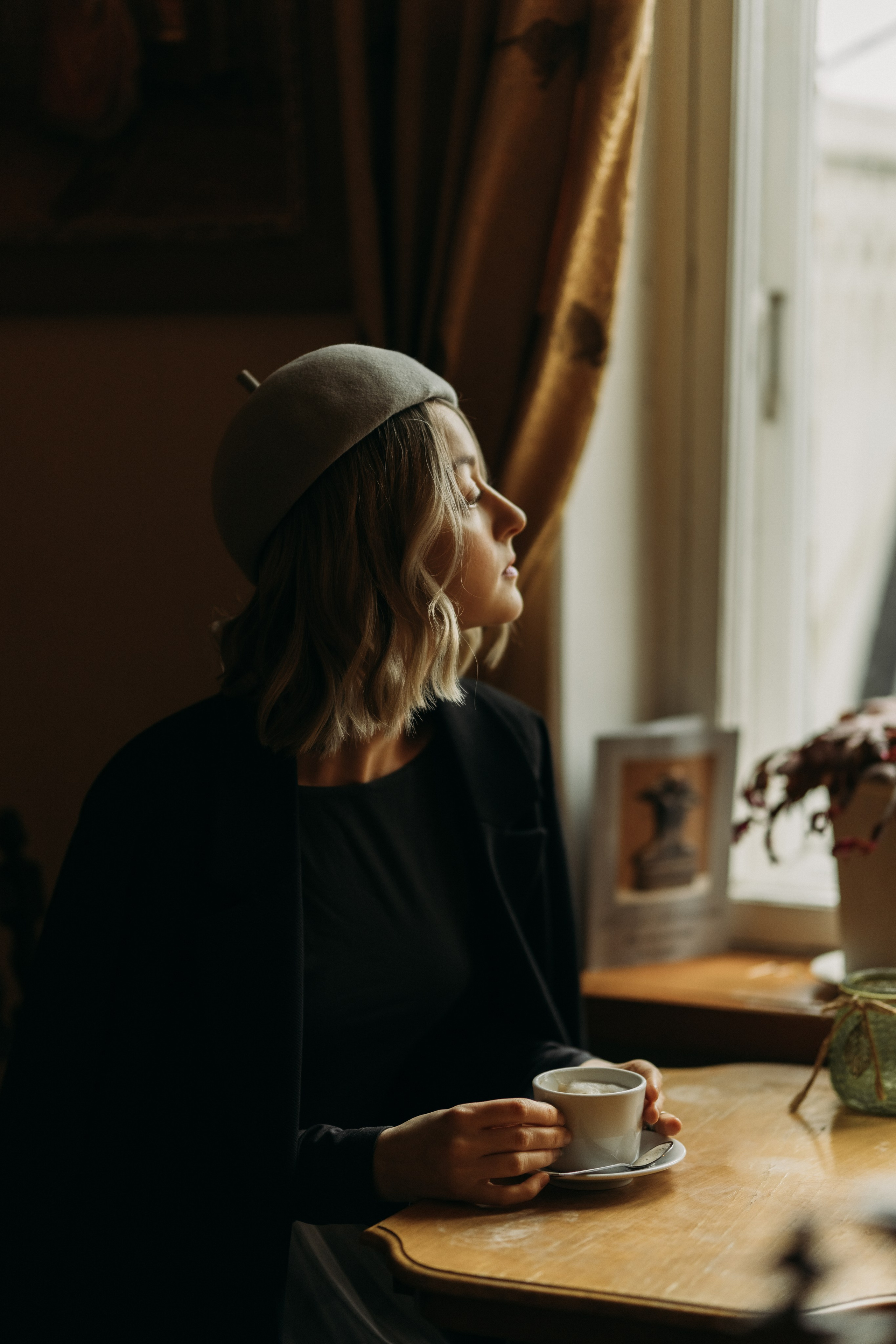 Woman phoshoot. Wedding and portrait photographer in Helsinki Vickan O