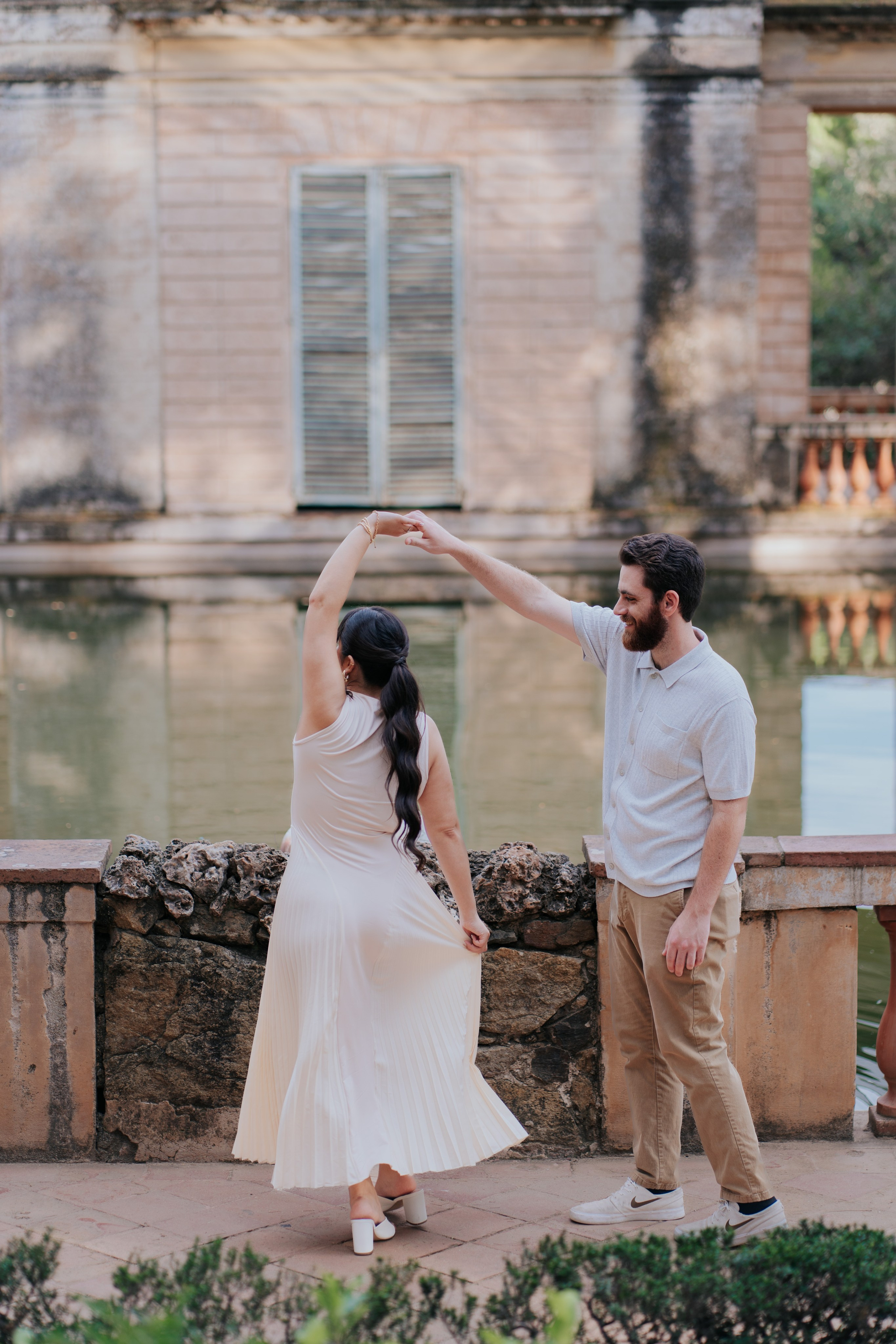 The Secret Park in Barcelona: Perfect for Proposals, Engagements, and Stunning Photoshoots. DiaFoto — Wow Photographer in Barcelona | Premium Barcelona Photoshoot Experience